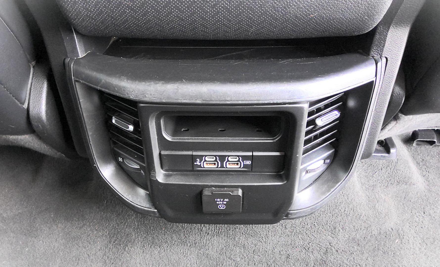 2020 WHITE RAM 1500 Laramie Crew Cab SWB 4WD (1C6SRFJT4LN) with an 5.7L V8 OHV 16V engine, 8A transmission, located at 502 S. Riverside Avenue, Medford, OR, 97501, (541) 773-3136, 42.322803, -122.867477 - Photo#6