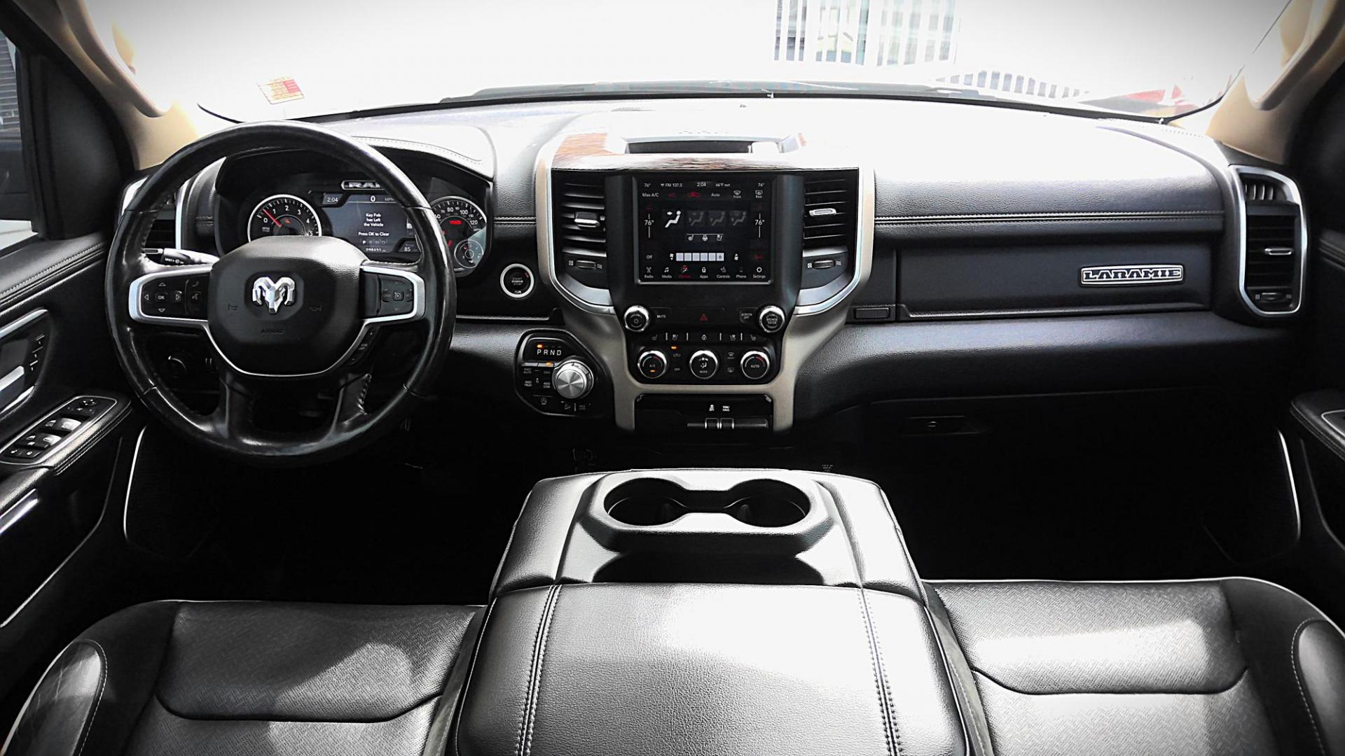 2020 WHITE RAM 1500 Laramie Crew Cab SWB 4WD (1C6SRFJT4LN) with an 5.7L V8 OHV 16V engine, 8A transmission, located at 502 S. Riverside Avenue, Medford, OR, 97501, (541) 773-3136, 42.322803, -122.867477 - Photo#7