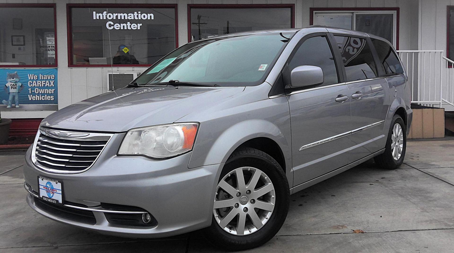 2016 GRAY Chrysler Town and Country Touring (2C4RC1BG9GR) with an 3.6L V6 DOHC 24V engine, 6A transmission, located at 502 S. Riverside Avenue, Medford, OR, 97501, (541) 773-3136, 42.322803, -122.867477 - Photo#1