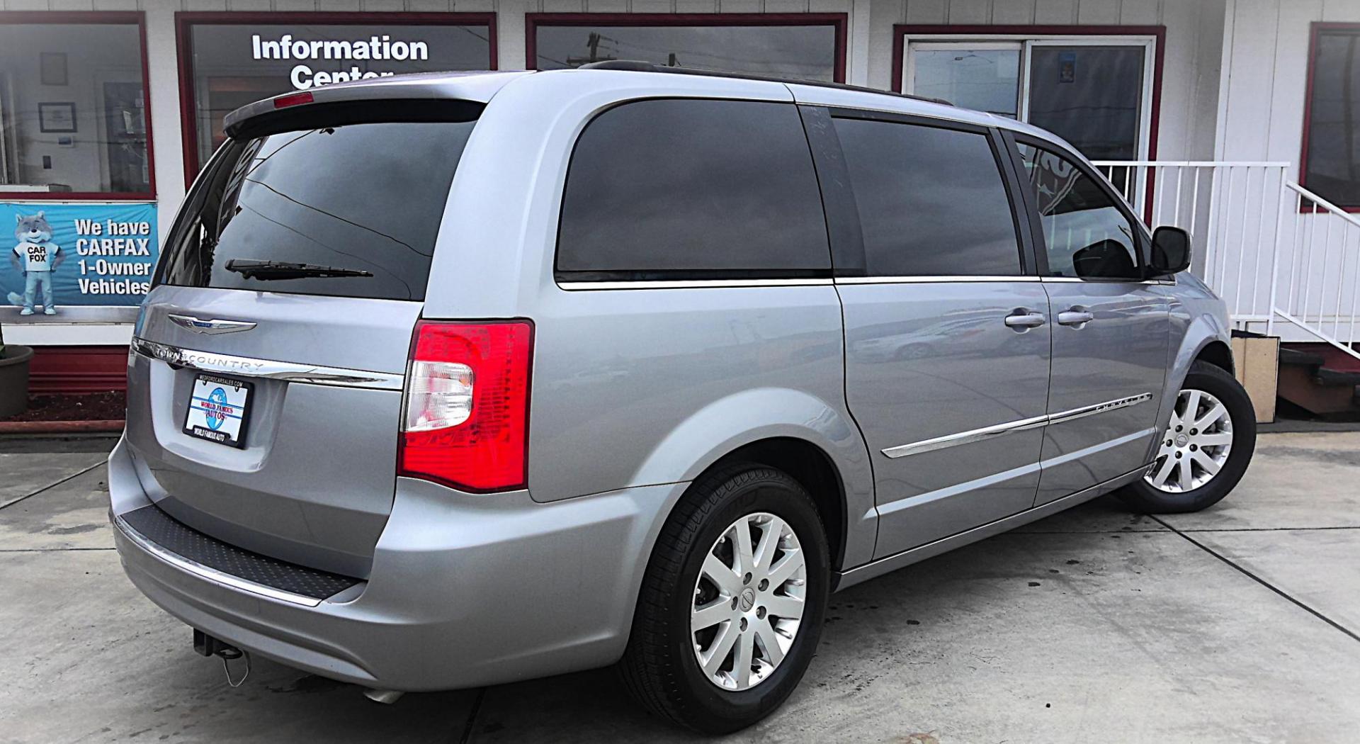 2016 GRAY Chrysler Town and Country Touring (2C4RC1BG9GR) with an 3.6L V6 DOHC 24V engine, 6A transmission, located at 502 S. Riverside Avenue, Medford, OR, 97501, (541) 773-3136, 42.322803, -122.867477 - Photo#2