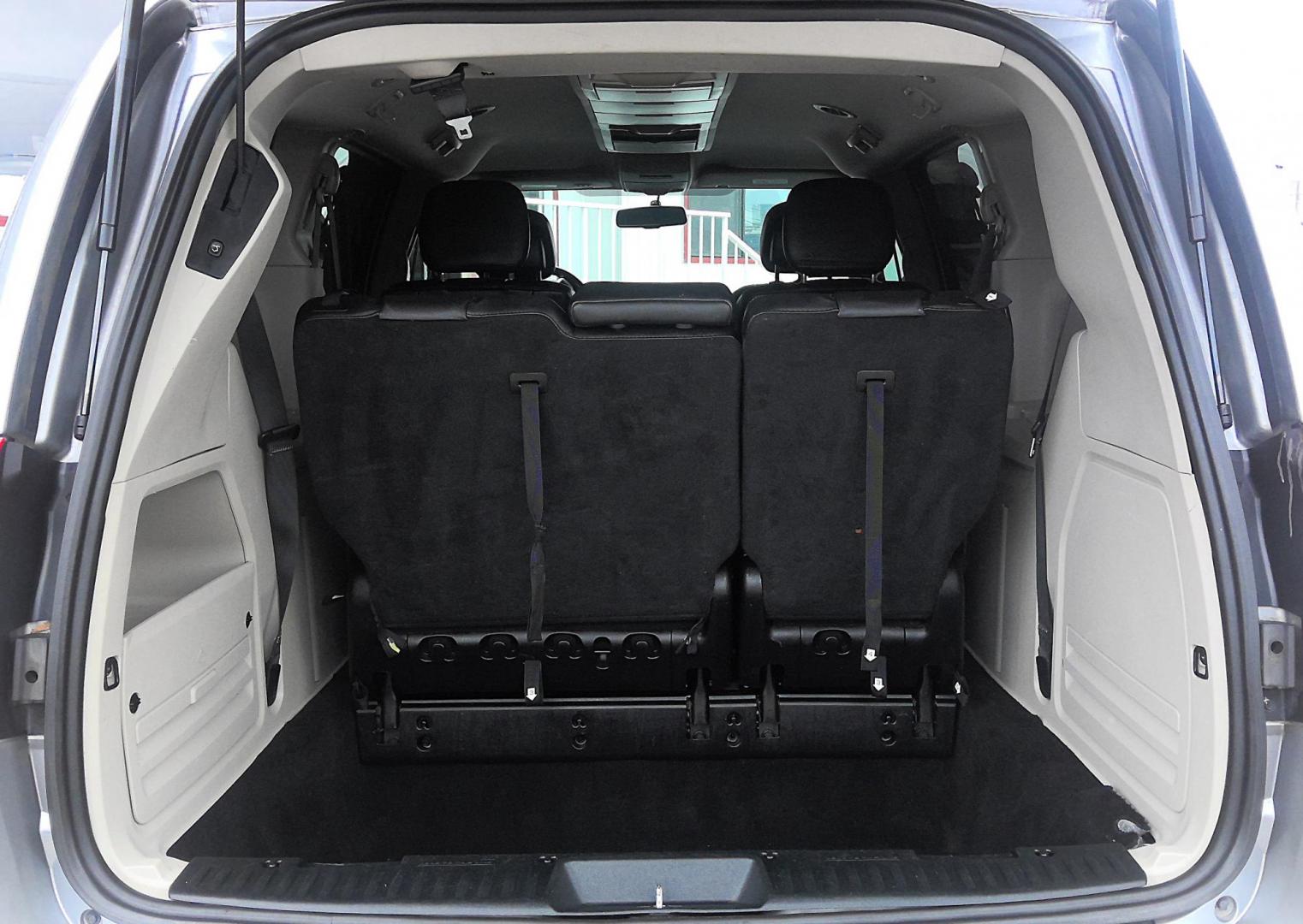 2016 GRAY Chrysler Town and Country Touring (2C4RC1BG9GR) with an 3.6L V6 DOHC 24V engine, 6A transmission, located at 502 S. Riverside Avenue, Medford, OR, 97501, (541) 773-3136, 42.322803, -122.867477 - Photo#3