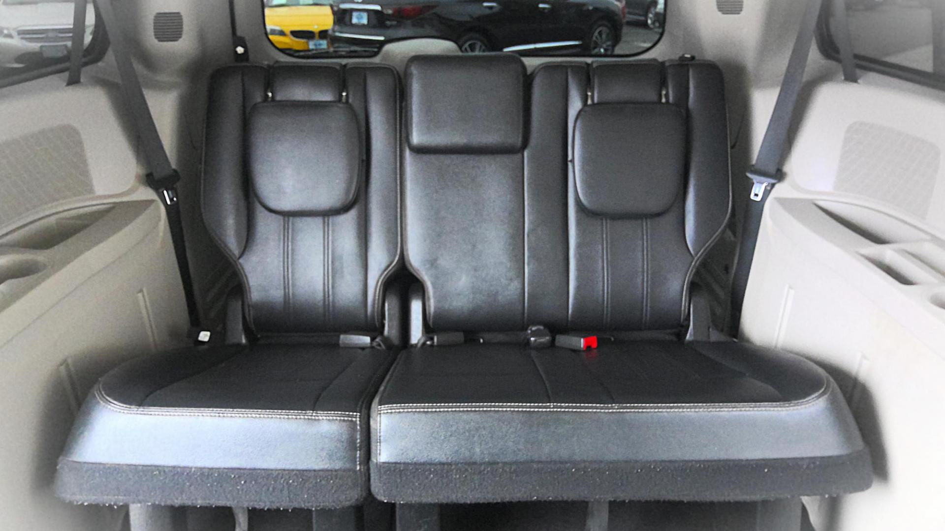 2016 GRAY Chrysler Town and Country Touring (2C4RC1BG9GR) with an 3.6L V6 DOHC 24V engine, 6A transmission, located at 502 S. Riverside Avenue, Medford, OR, 97501, (541) 773-3136, 42.322803, -122.867477 - Photo#8