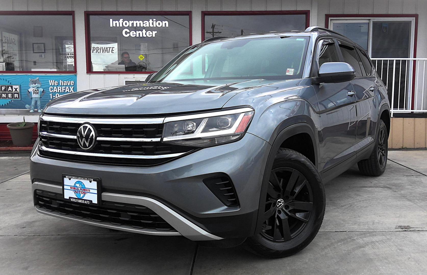 2021 GRAY Volkswagen Atlas SE 4MOTION (1V2LP2CA8MC) with an 2.0L L4 DOHC 16V engine, 8A transmission, located at 502 S. Riverside Avenue, Medford, OR, 97501, (541) 773-3136, 42.322803, -122.867477 - Photo#1