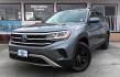 2021 GRAY Volkswagen Atlas SE 4MOTION (1V2LP2CA8MC) with an 2.0L L4 DOHC 16V engine, 8A transmission, located at 502 S. Riverside Avenue, Medford, OR, 97501, (541) 773-3136, 42.322803, -122.867477 - Photo#1