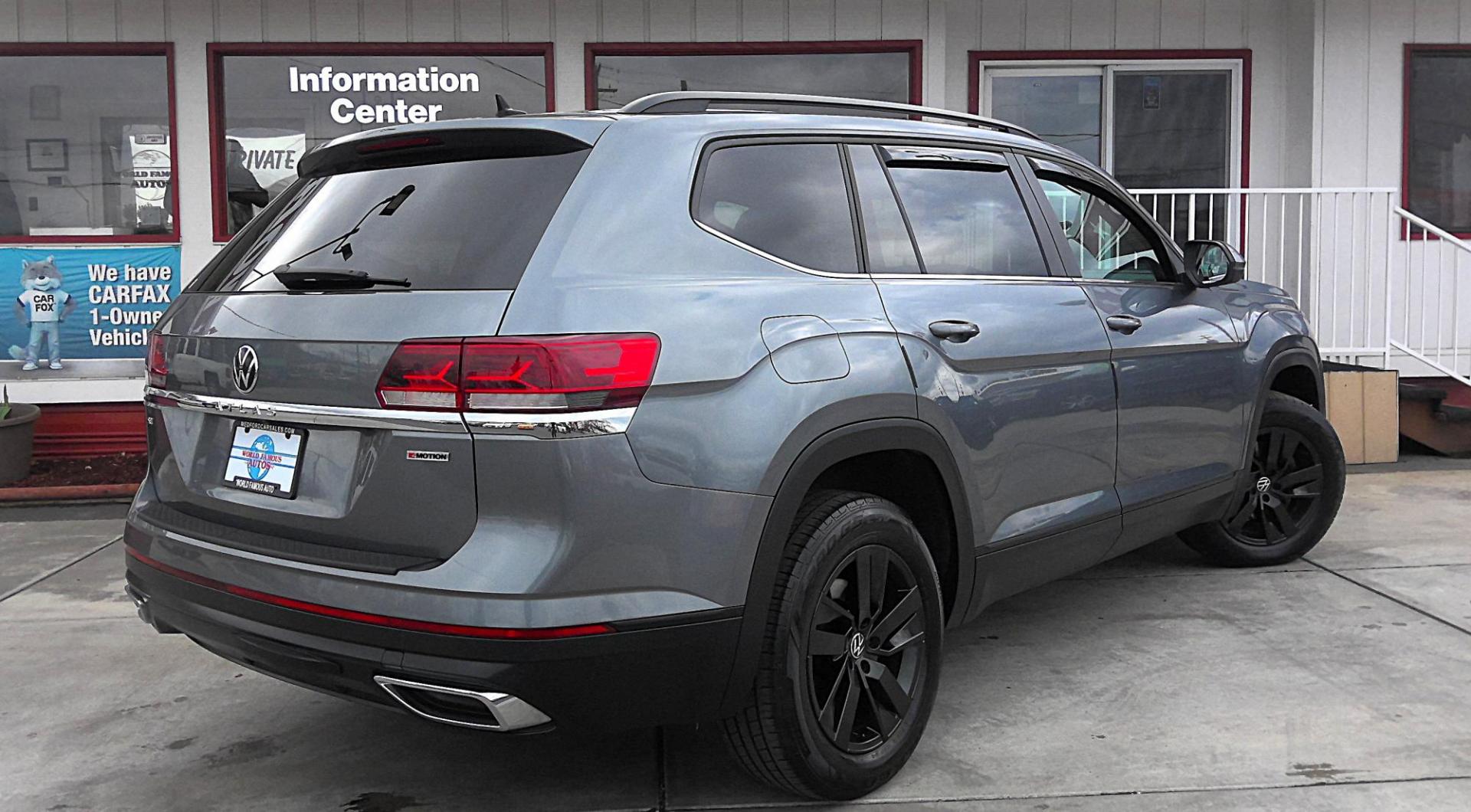 2021 GRAY Volkswagen Atlas SE 4MOTION (1V2LP2CA8MC) with an 2.0L L4 DOHC 16V engine, 8A transmission, located at 502 S. Riverside Avenue, Medford, OR, 97501, (541) 773-3136, 42.322803, -122.867477 - Photo#2