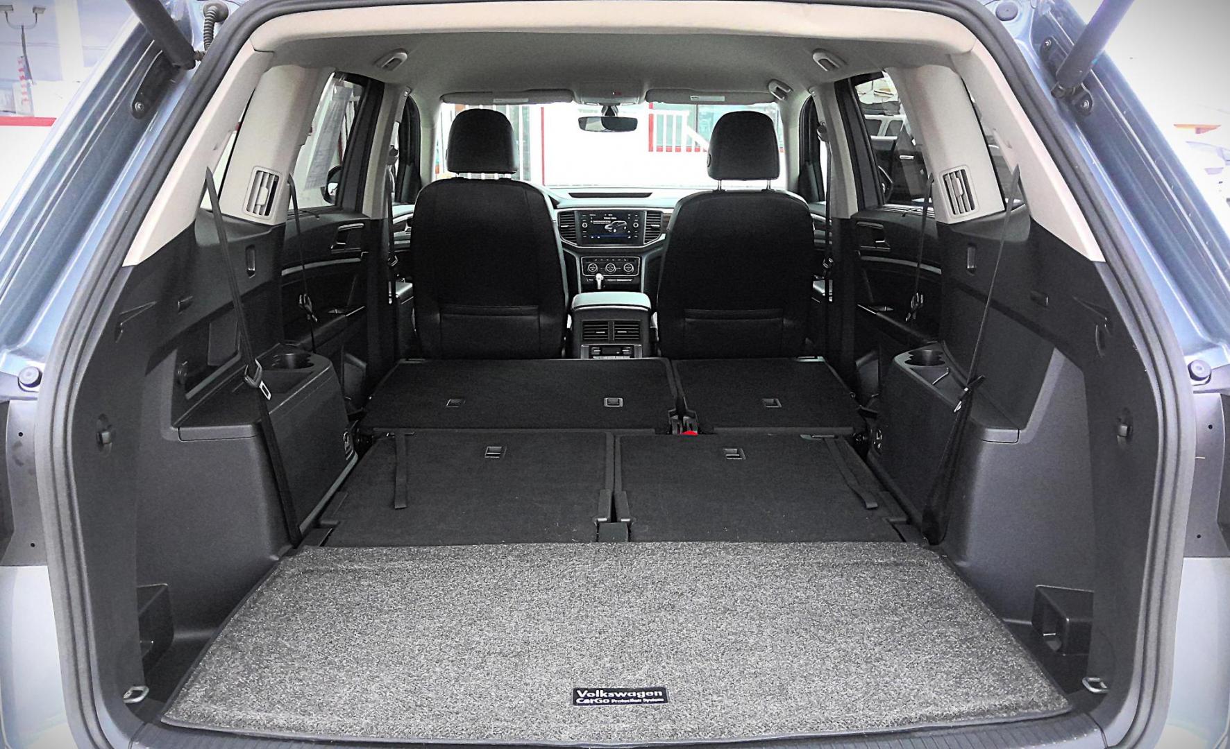 2021 GRAY Volkswagen Atlas SE 4MOTION (1V2LP2CA8MC) with an 2.0L L4 DOHC 16V engine, 8A transmission, located at 502 S. Riverside Avenue, Medford, OR, 97501, (541) 773-3136, 42.322803, -122.867477 - Photo#5