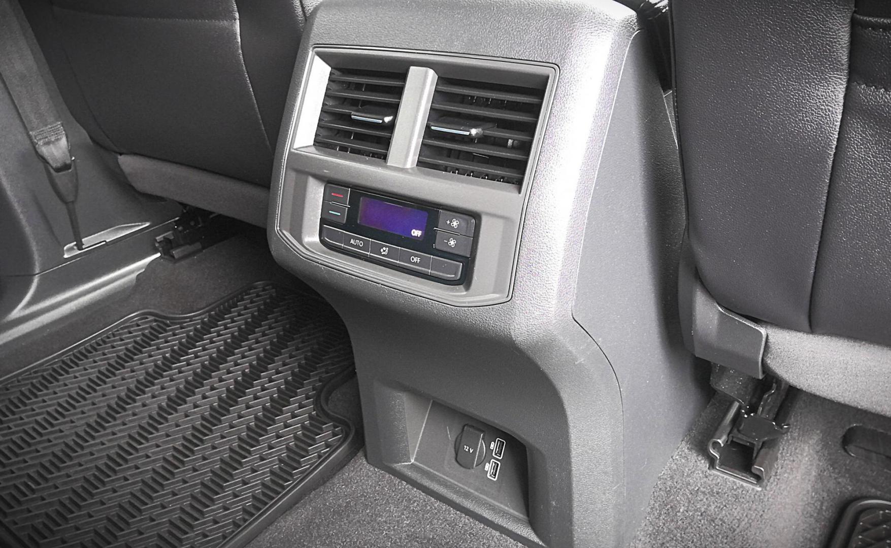 2021 GRAY Volkswagen Atlas SE 4MOTION (1V2LP2CA8MC) with an 2.0L L4 DOHC 16V engine, 8A transmission, located at 502 S. Riverside Avenue, Medford, OR, 97501, (541) 773-3136, 42.322803, -122.867477 - Photo#8