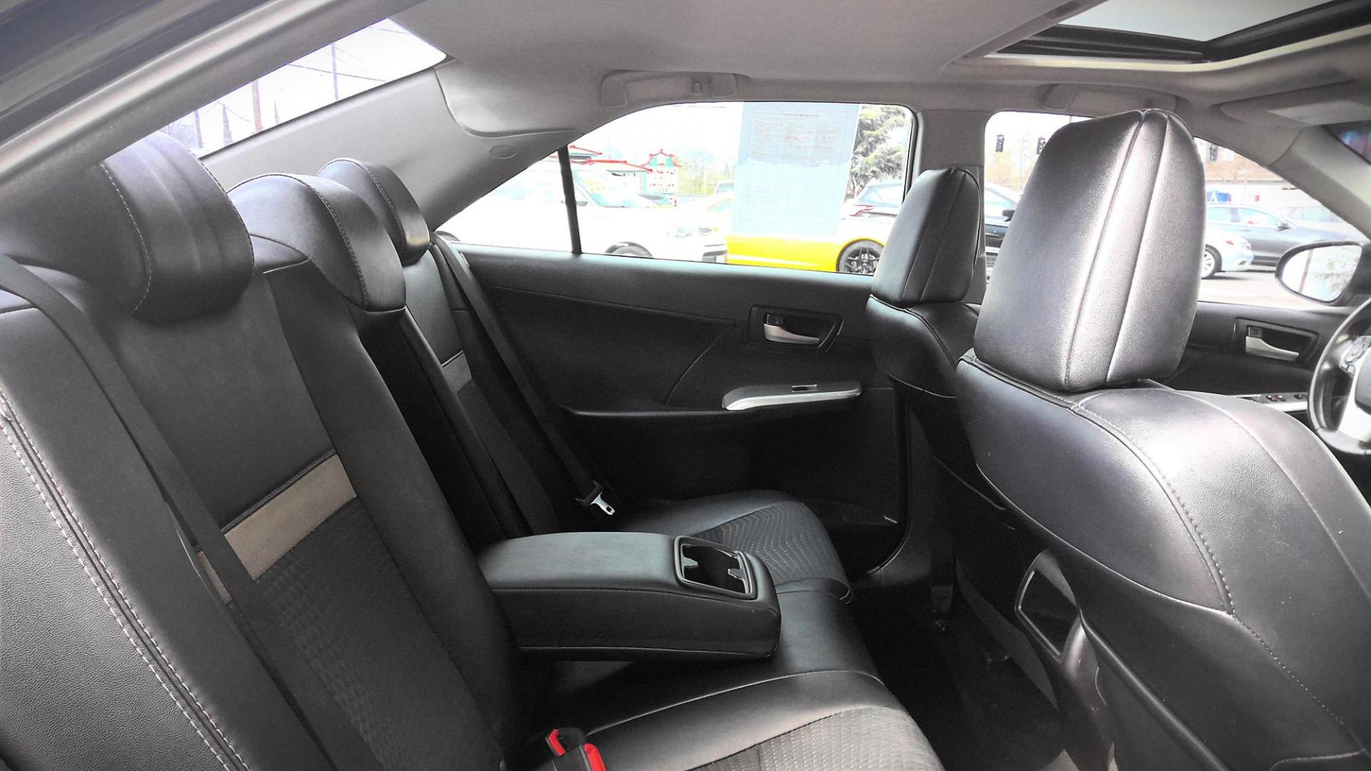 2014 BLACK Toyota Camry SE (4T1BF1FK8EU) with an 2.5L L4 DOHC 16V engine, 6-Speed Automatic transmission, located at 502 S. Riverside Avenue, Medford, OR, 97501, (541) 773-3136, 42.322803, -122.867477 - Photo#5