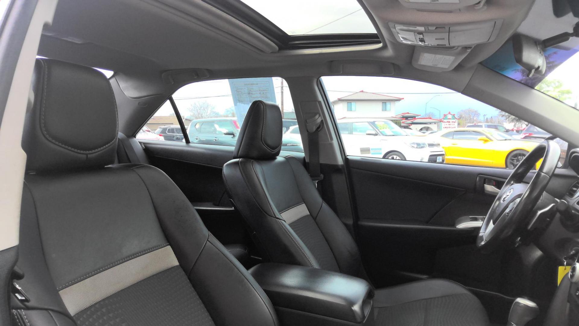 2014 BLACK Toyota Camry SE (4T1BF1FK8EU) with an 2.5L L4 DOHC 16V engine, 6-Speed Automatic transmission, located at 502 S. Riverside Avenue, Medford, OR, 97501, (541) 773-3136, 42.322803, -122.867477 - Photo#6