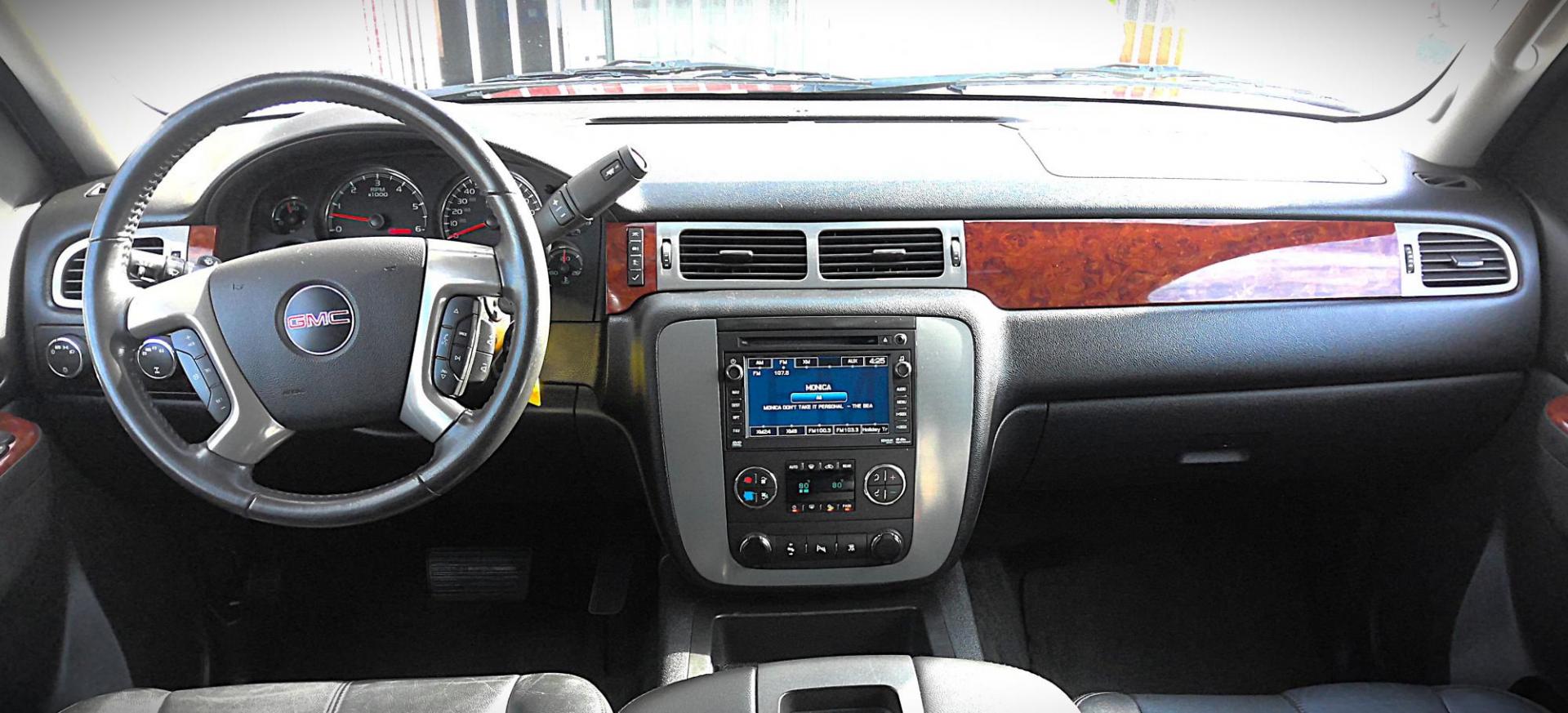 2010 RED GMC Yukon XL SLT-1 1/2 Ton 4WD (1GKUKKE32AR) with an 5.3L V8 OHV 16V FFV engine, 4-Speed Automatic transmission, located at 502 S. Riverside Avenue, Medford, OR, 97501, (541) 773-3136, 42.322803, -122.867477 - Photo#10