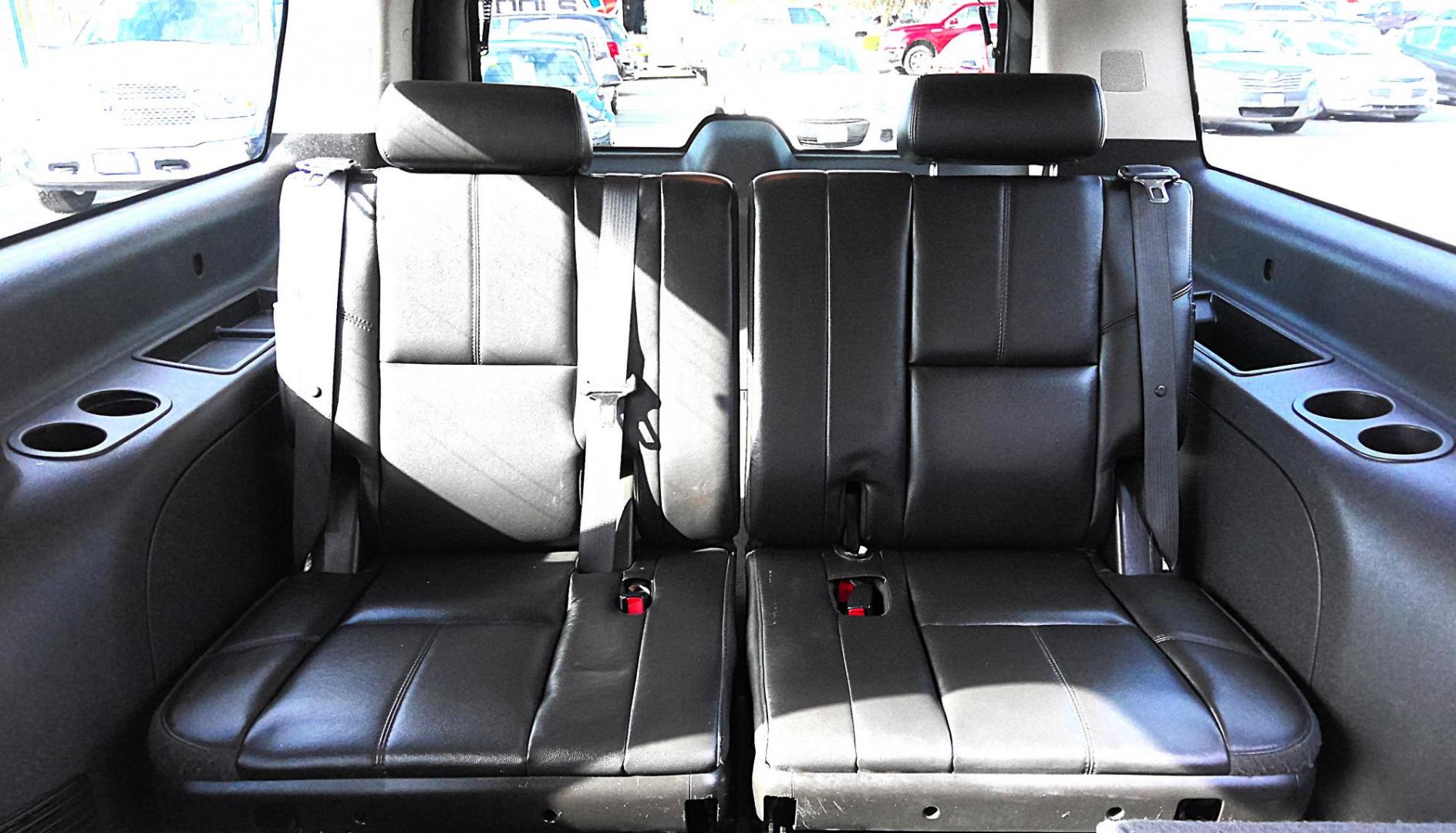 2010 RED GMC Yukon XL SLT-1 1/2 Ton 4WD (1GKUKKE32AR) with an 5.3L V8 OHV 16V FFV engine, 4-Speed Automatic transmission, located at 502 S. Riverside Avenue, Medford, OR, 97501, (541) 773-3136, 42.322803, -122.867477 - Photo#6