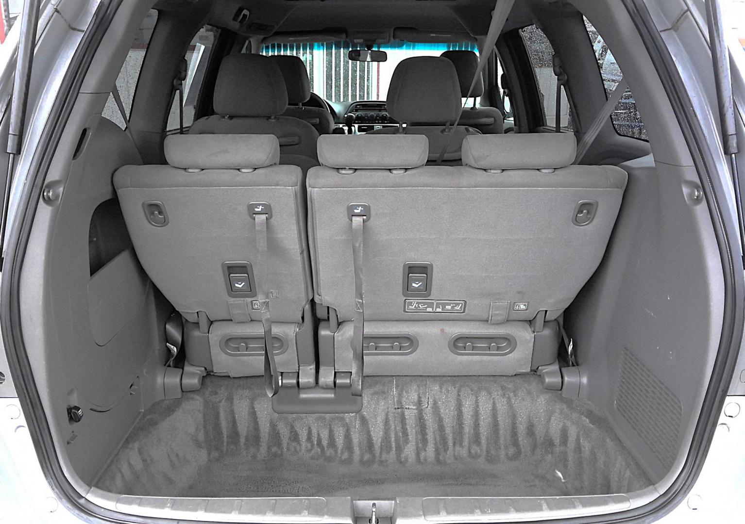 2010 SILVER Honda Odyssey EX (5FNRL3H44AB) with an 3.5L V6 SOHC 24V engine, 5-Speed Automatic transmission, located at 502 S. Riverside Avenue, Medford, OR, 97501, (541) 773-3136, 42.322803, -122.867477 - Photo#3