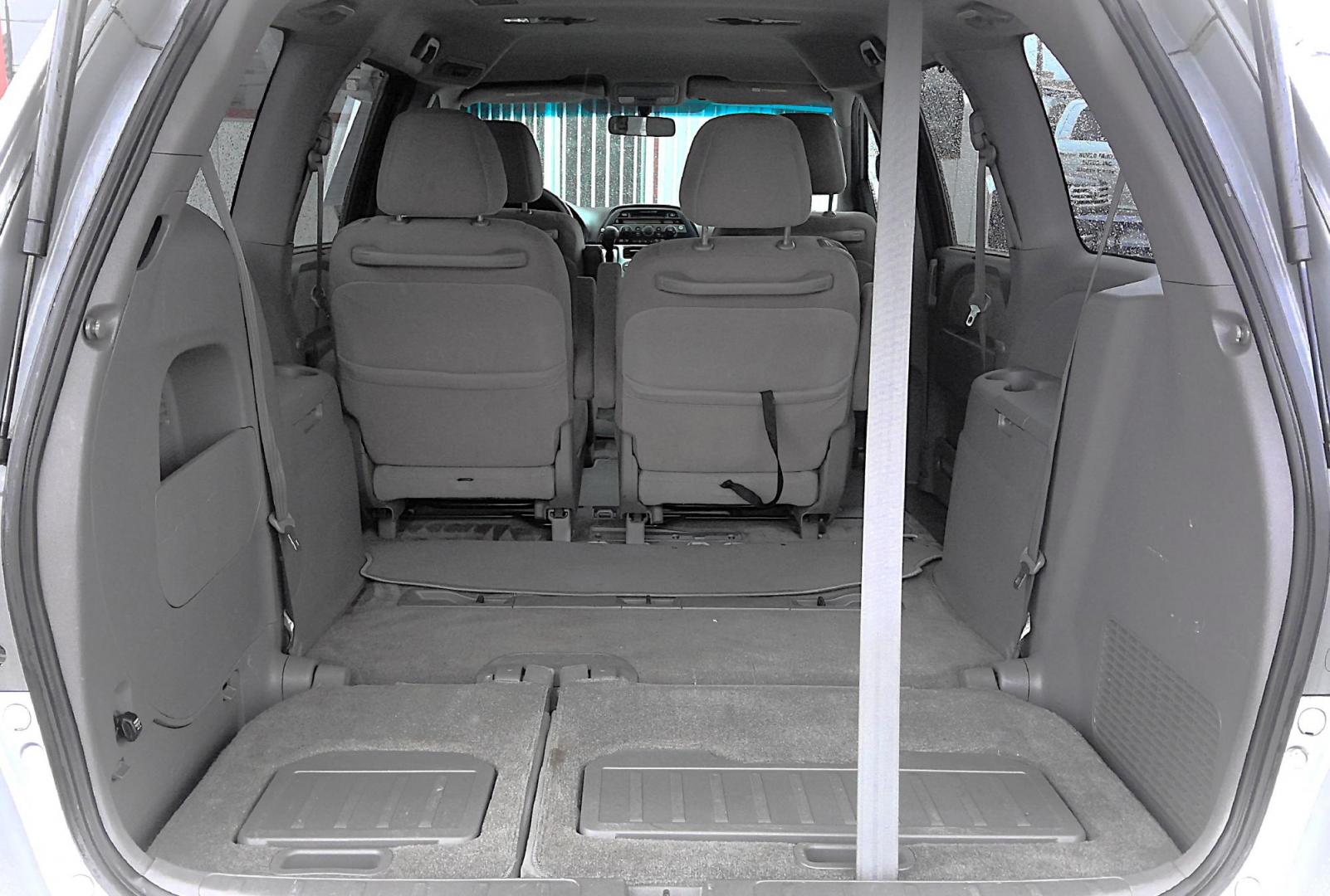 2010 SILVER Honda Odyssey EX (5FNRL3H44AB) with an 3.5L V6 SOHC 24V engine, 5-Speed Automatic transmission, located at 502 S. Riverside Avenue, Medford, OR, 97501, (541) 773-3136, 42.322803, -122.867477 - Photo#4
