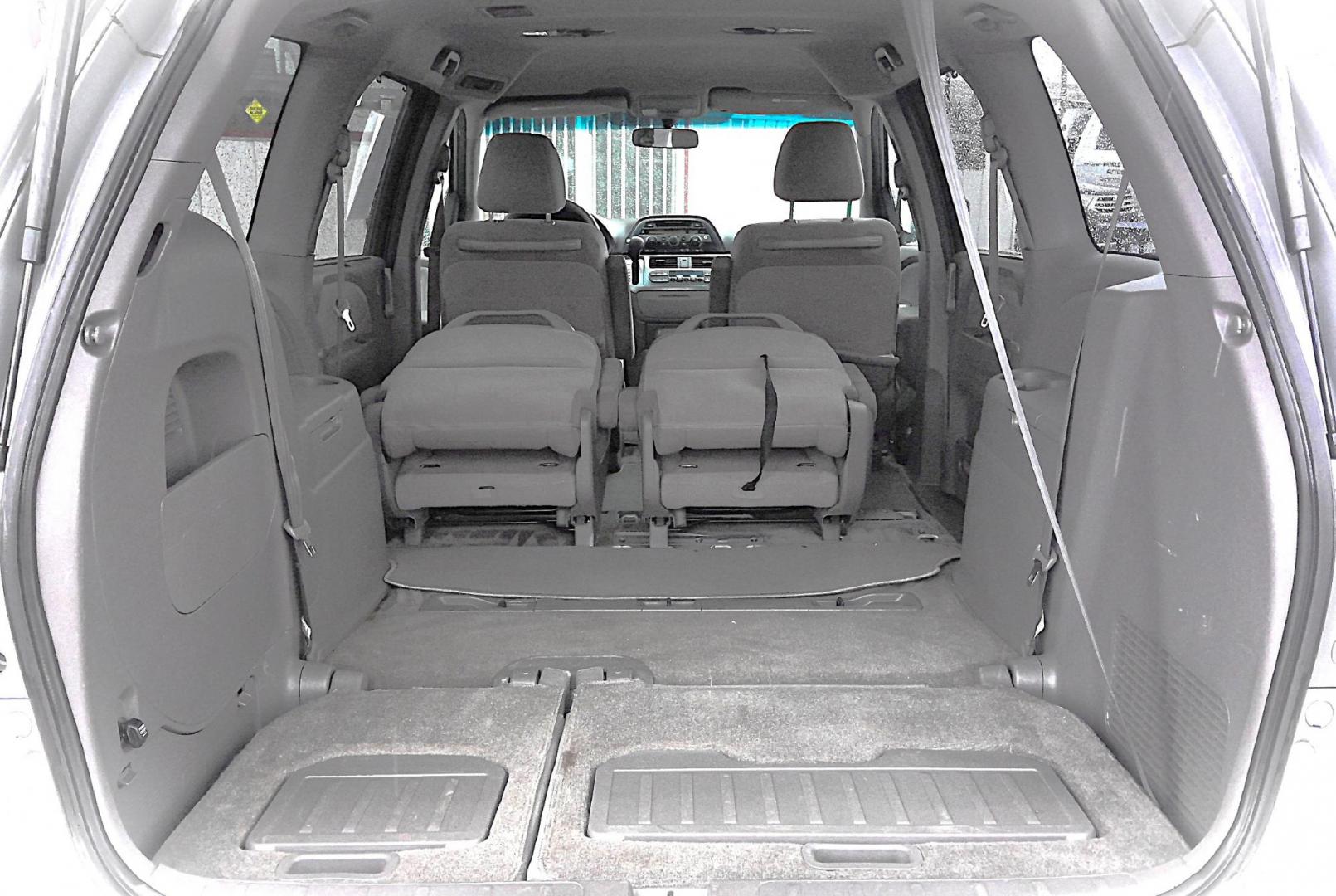 2010 SILVER Honda Odyssey EX (5FNRL3H44AB) with an 3.5L V6 SOHC 24V engine, 5-Speed Automatic transmission, located at 502 S. Riverside Avenue, Medford, OR, 97501, (541) 773-3136, 42.322803, -122.867477 - Photo#5