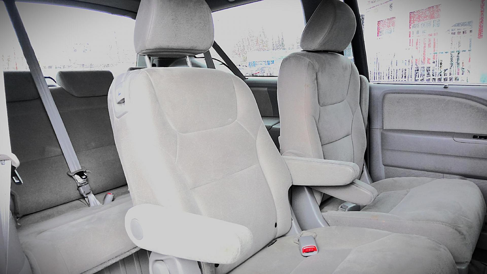 2010 SILVER Honda Odyssey EX (5FNRL3H44AB) with an 3.5L V6 SOHC 24V engine, 5-Speed Automatic transmission, located at 502 S. Riverside Avenue, Medford, OR, 97501, (541) 773-3136, 42.322803, -122.867477 - Photo#6