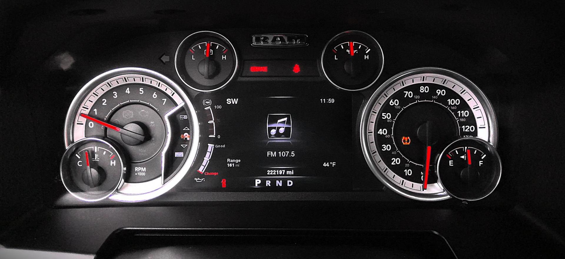 2014 SILVER RAM 1500 Laramie Crew Cab LWB 4WD (1C6RR7VTXES) with an 5.7L V8 OHV 16V engine, 6-Speed Automatic transmission, located at 502 S. Riverside Avenue, Medford, OR, 97501, (541) 773-3136, 42.322803, -122.867477 - Photo#9