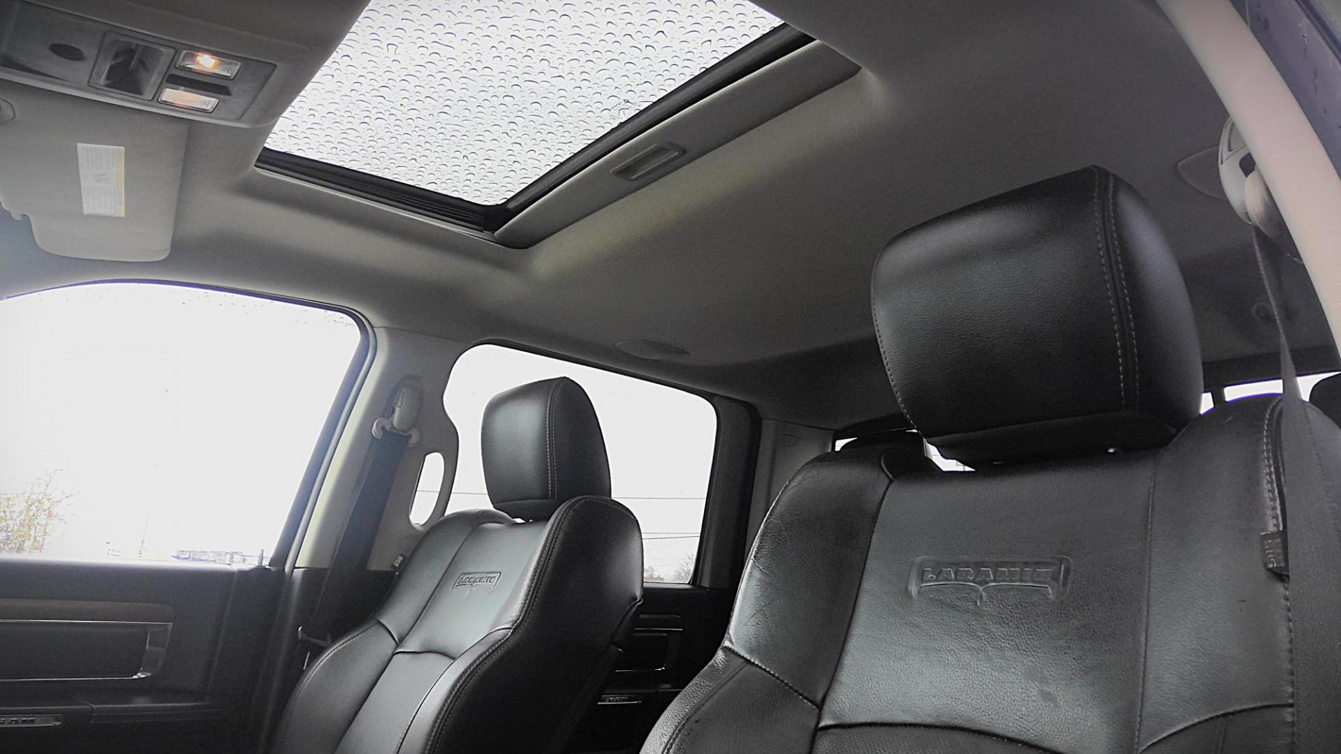 2014 SILVER RAM 1500 Laramie Crew Cab LWB 4WD (1C6RR7VTXES) with an 5.7L V8 OHV 16V engine, 6-Speed Automatic transmission, located at 502 S. Riverside Avenue, Medford, OR, 97501, (541) 773-3136, 42.322803, -122.867477 - Photo#10