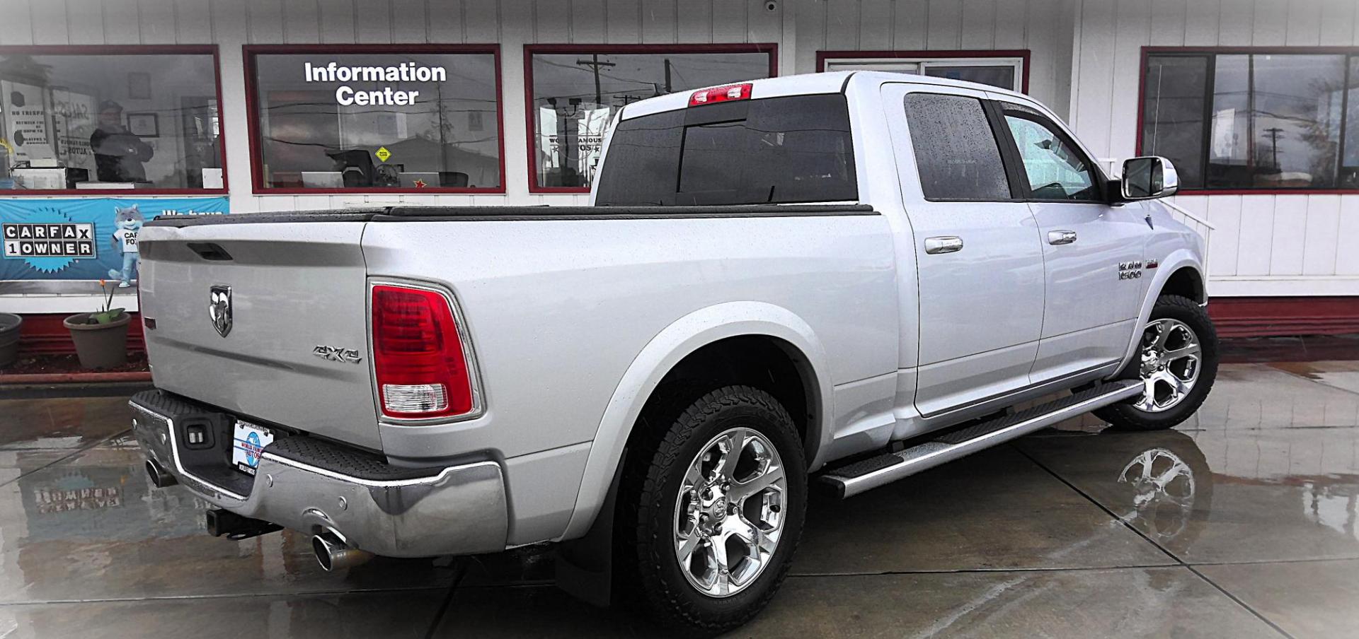 2014 SILVER RAM 1500 Laramie Crew Cab LWB 4WD (1C6RR7VTXES) with an 5.7L V8 OHV 16V engine, 6-Speed Automatic transmission, located at 502 S. Riverside Avenue, Medford, OR, 97501, (541) 773-3136, 42.322803, -122.867477 - Photo#2