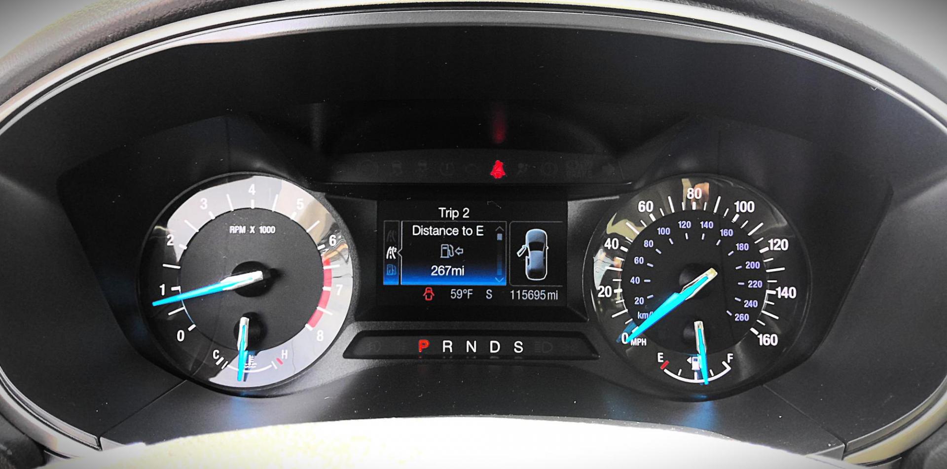 2015 GOLD Ford Fusion SE (3FA6P0H74FR) with an 2.5L L4 DOHC 16V engine, located at 502 S. Riverside Avenue, Medford, OR, 97501, (541) 773-3136, 42.322803, -122.867477 - Photo#9