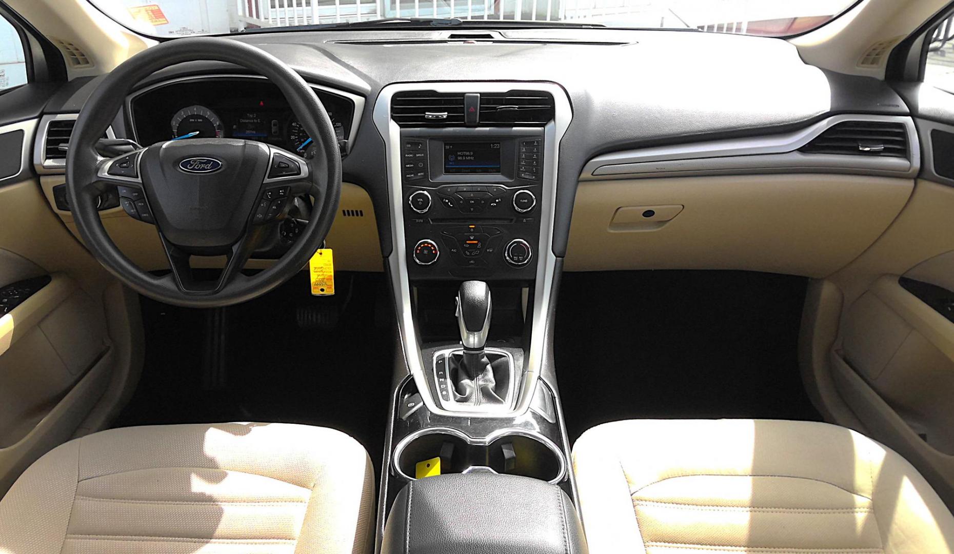 2015 GOLD Ford Fusion SE (3FA6P0H74FR) with an 2.5L L4 DOHC 16V engine, located at 502 S. Riverside Avenue, Medford, OR, 97501, (541) 773-3136, 42.322803, -122.867477 - Photo#7