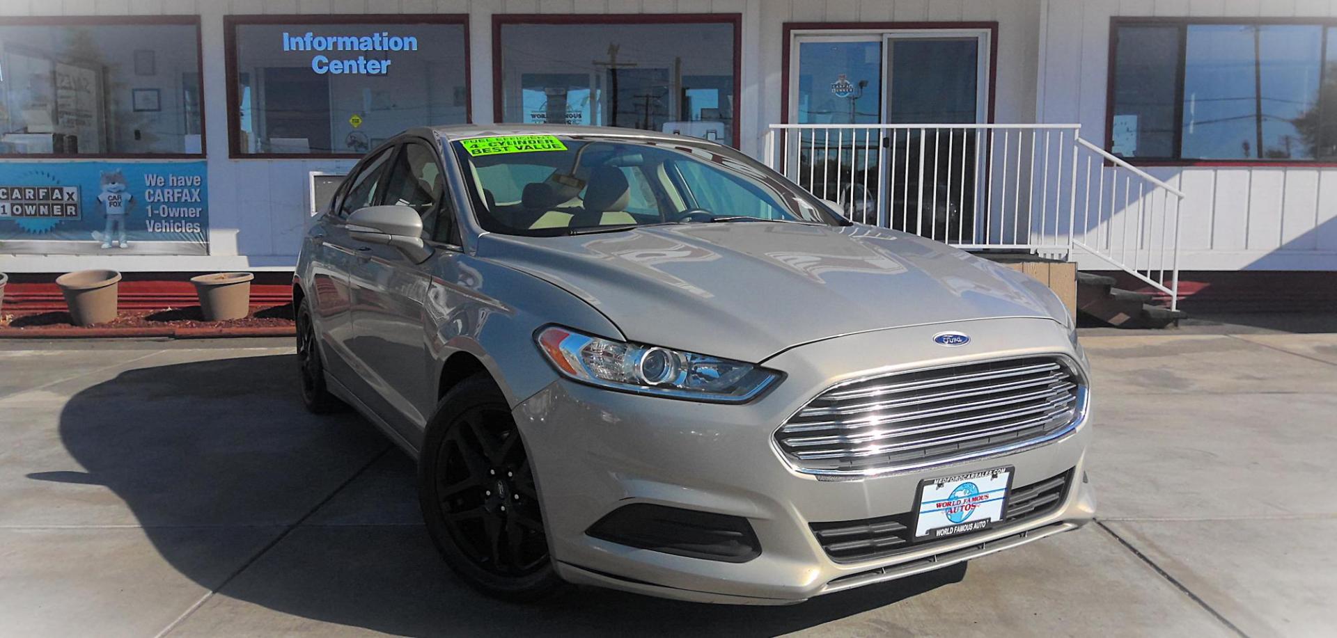 2015 GOLD Ford Fusion SE (3FA6P0H74FR) with an 2.5L L4 DOHC 16V engine, located at 502 S. Riverside Avenue, Medford, OR, 97501, (541) 773-3136, 42.322803, -122.867477 - Photo#1