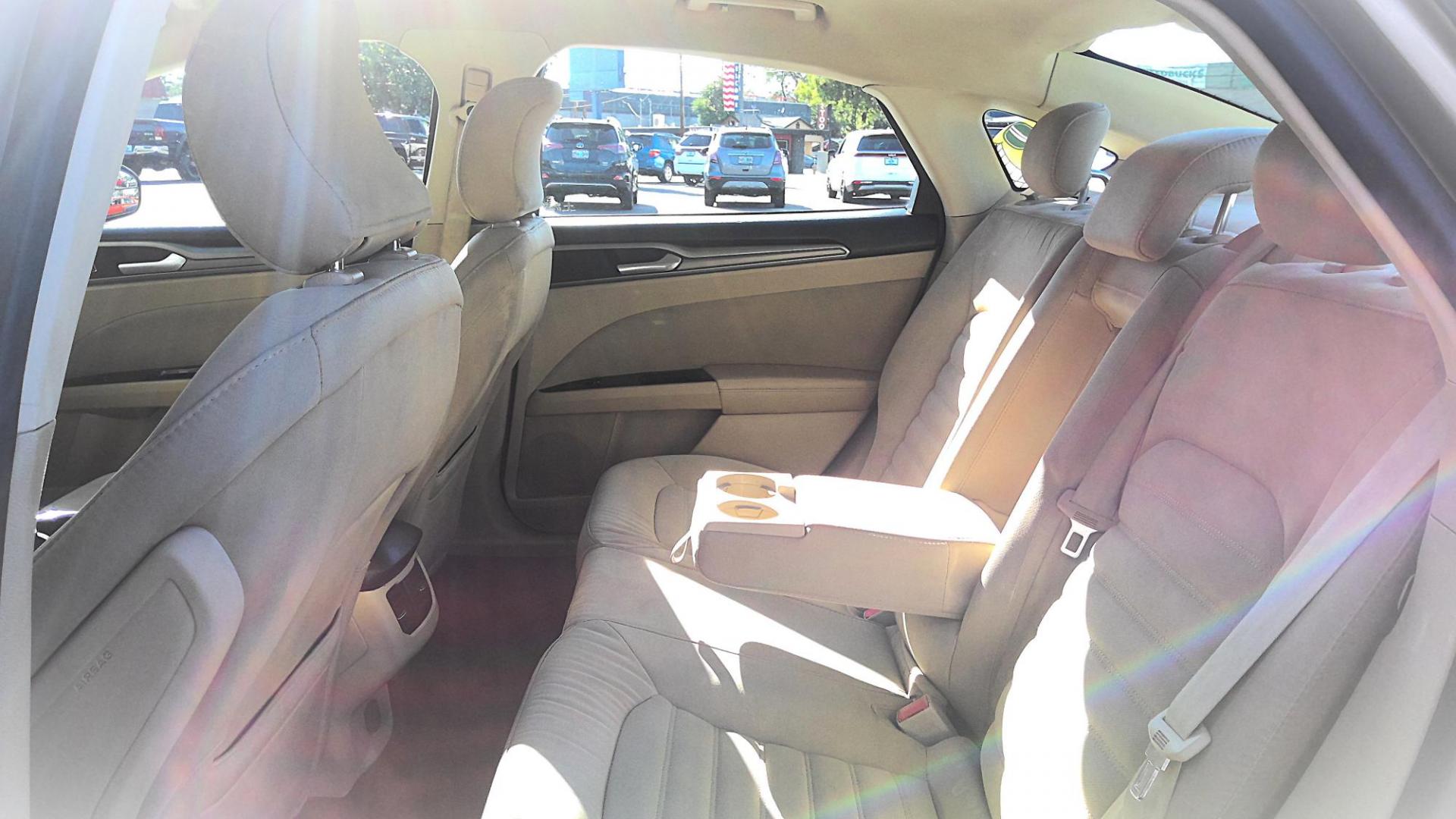 2015 GOLD Ford Fusion SE (3FA6P0H74FR) with an 2.5L L4 DOHC 16V engine, located at 502 S. Riverside Avenue, Medford, OR, 97501, (541) 773-3136, 42.322803, -122.867477 - Photo#5