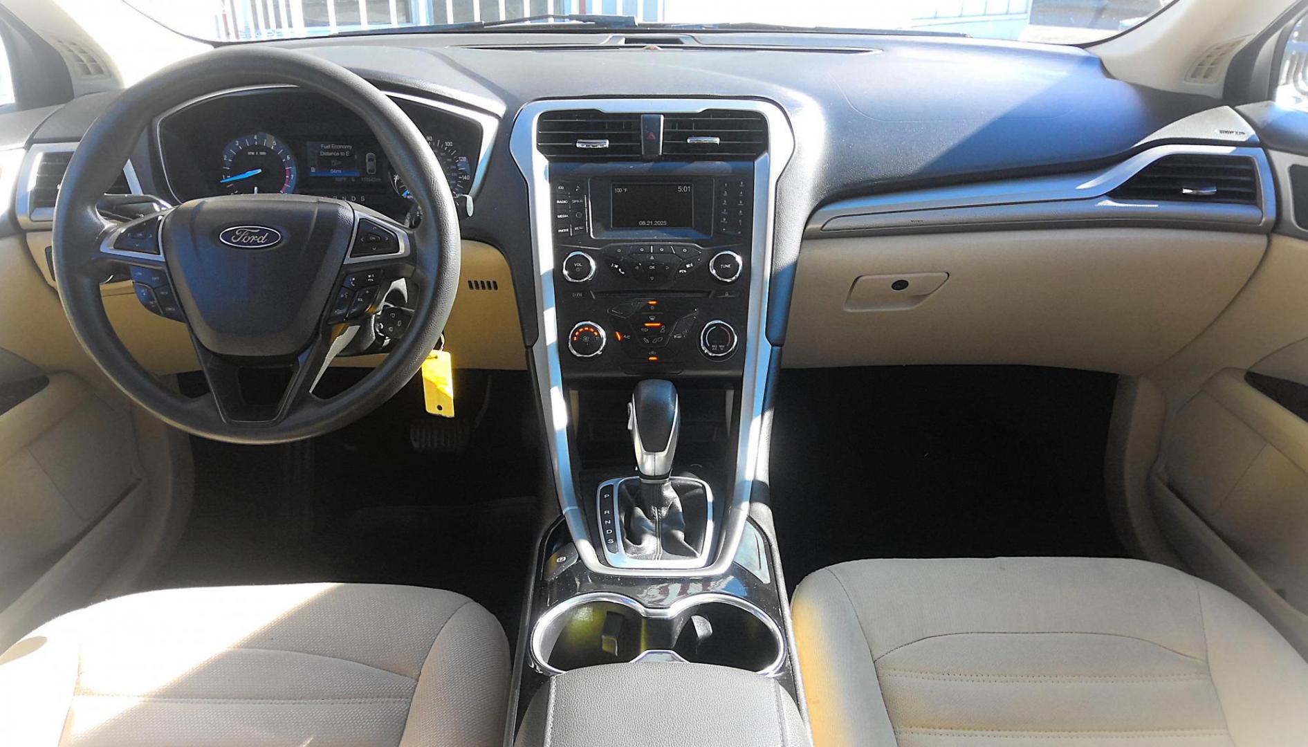 2015 GOLD Ford Fusion SE (3FA6P0H74FR) with an 2.5L L4 DOHC 16V engine, located at 502 S. Riverside Avenue, Medford, OR, 97501, (541) 773-3136, 42.322803, -122.867477 - Photo#6