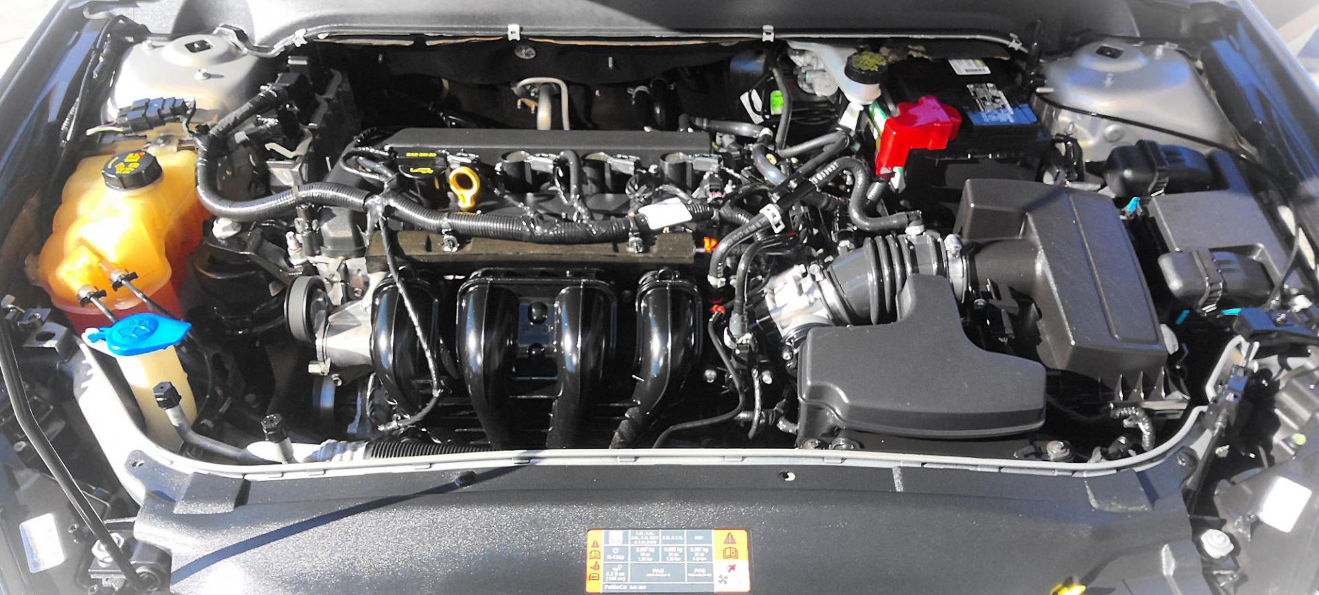 2015 GOLD Ford Fusion SE (3FA6P0H74FR) with an 2.5L L4 DOHC 16V engine, located at 502 S. Riverside Avenue, Medford, OR, 97501, (541) 773-3136, 42.322803, -122.867477 - Photo#8