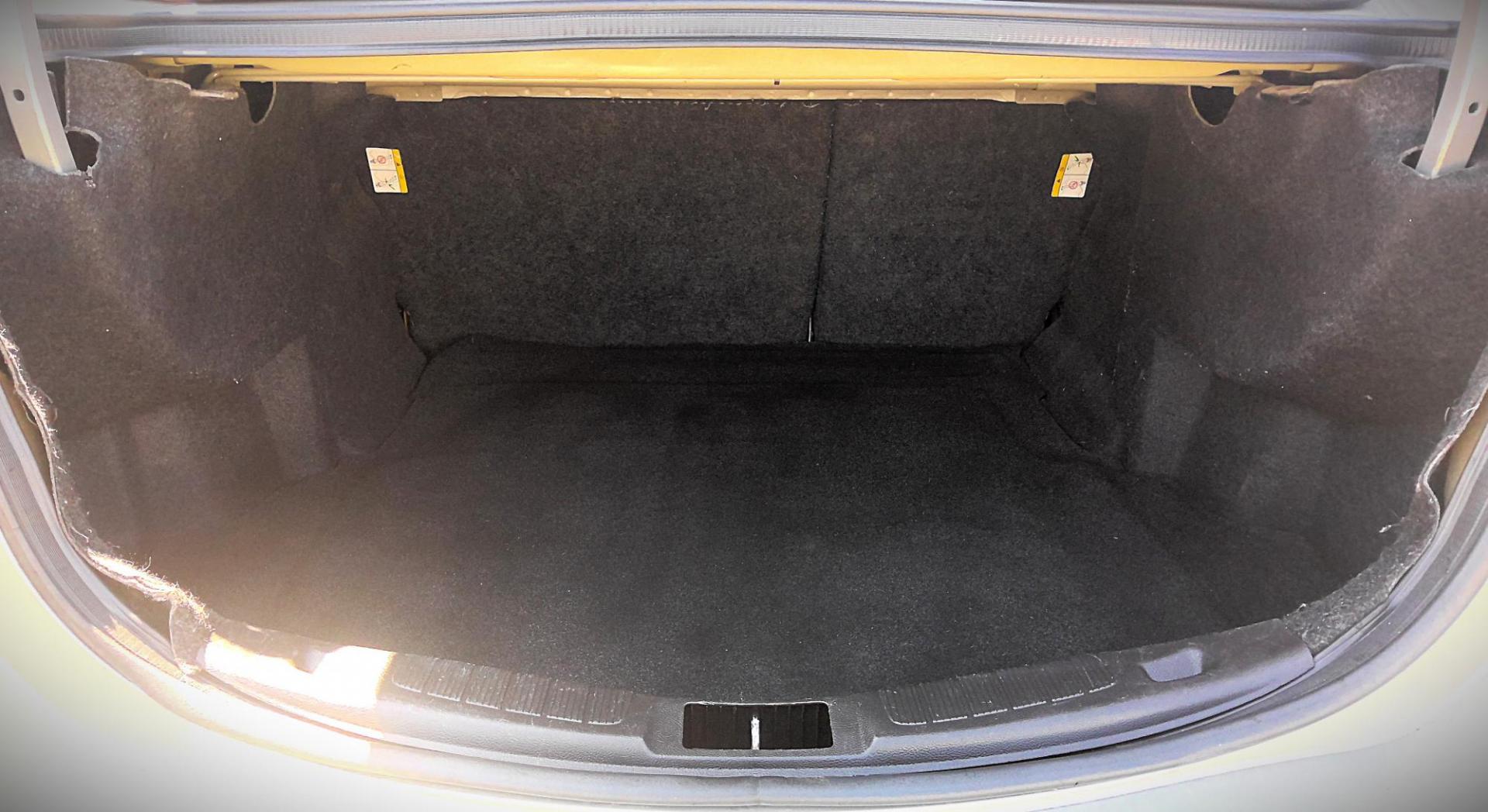 2015 GOLD Ford Fusion SE (3FA6P0H74FR) with an 2.5L L4 DOHC 16V engine, located at 502 S. Riverside Avenue, Medford, OR, 97501, (541) 773-3136, 42.322803, -122.867477 - Photo#3