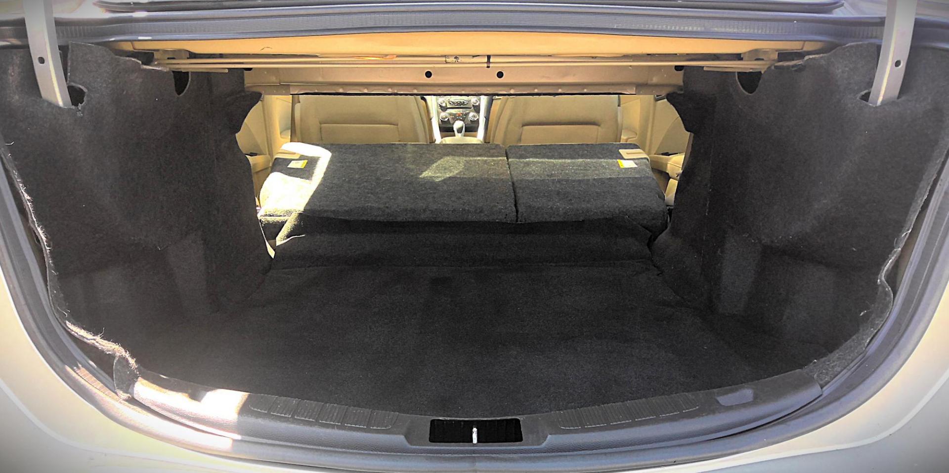 2015 GOLD Ford Fusion SE (3FA6P0H74FR) with an 2.5L L4 DOHC 16V engine, located at 502 S. Riverside Avenue, Medford, OR, 97501, (541) 773-3136, 42.322803, -122.867477 - Photo#4