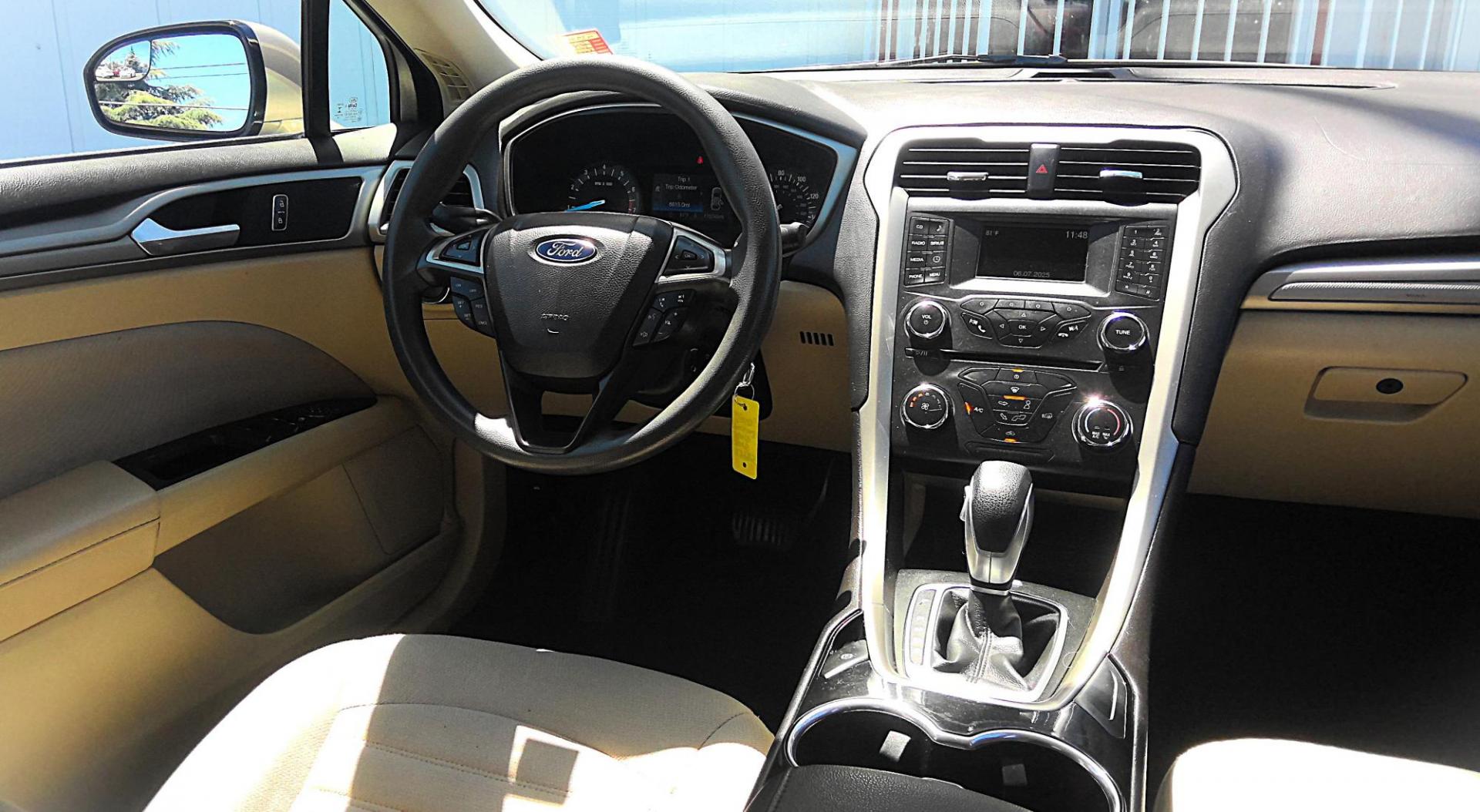 2015 GOLD Ford Fusion SE (3FA6P0H74FR) with an 2.5L L4 DOHC 16V engine, located at 502 S. Riverside Avenue, Medford, OR, 97501, (541) 773-3136, 42.322803, -122.867477 - Photo#8