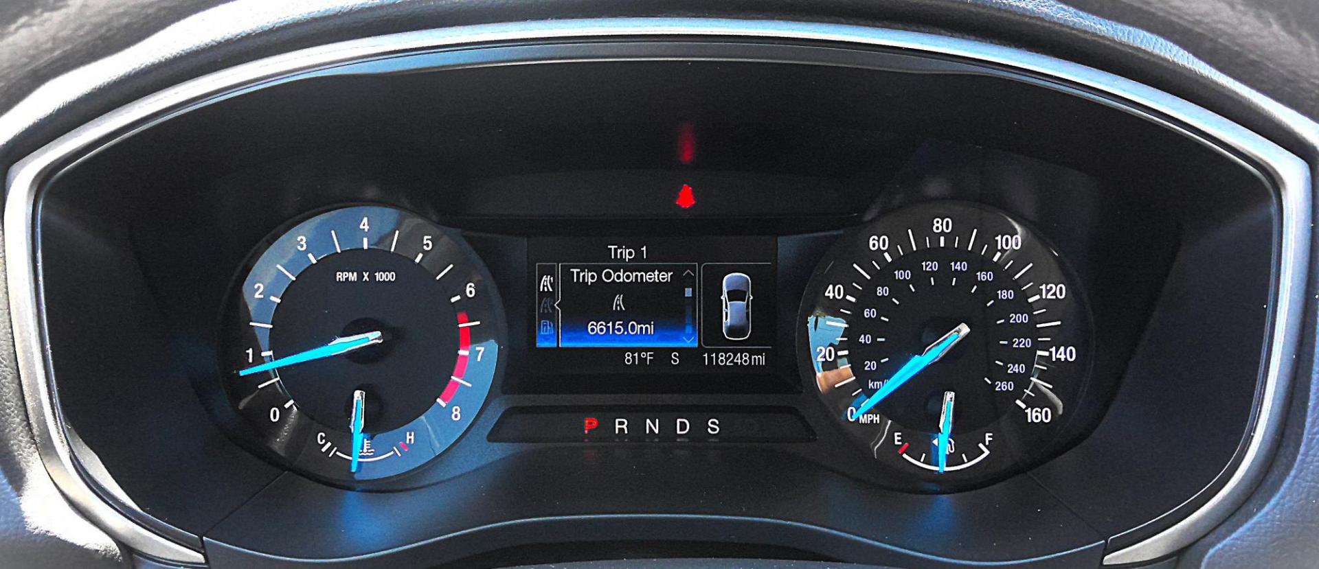 2015 GOLD Ford Fusion SE (3FA6P0H74FR) with an 2.5L L4 DOHC 16V engine, located at 502 S. Riverside Avenue, Medford, OR, 97501, (541) 773-3136, 42.322803, -122.867477 - Photo#9