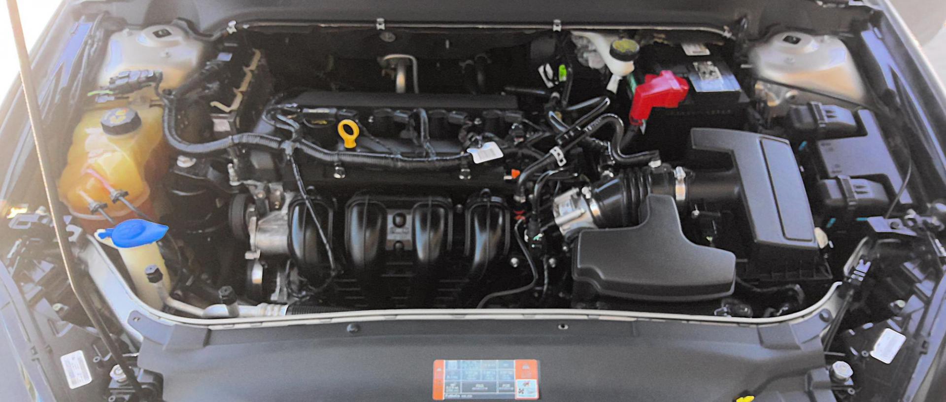 2015 GOLD Ford Fusion SE (3FA6P0H74FR) with an 2.5L L4 DOHC 16V engine, located at 502 S. Riverside Avenue, Medford, OR, 97501, (541) 773-3136, 42.322803, -122.867477 - Photo#10