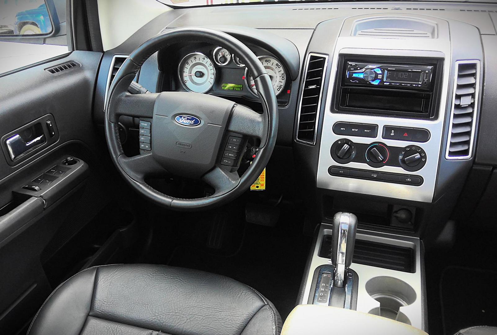2008 GRAY Ford Edge SEL FWD (2FMDK38C88B) with an 3.5L V6 DOHC 24V engine, 6-Speed Automatic Overdrive transmission, located at 502 S. Riverside Avenue, Medford, OR, 97501, (541) 773-3136, 42.322803, -122.867477 - Photo#9