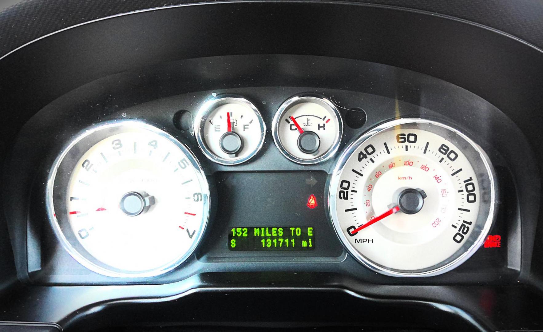 2008 GRAY Ford Edge SEL FWD (2FMDK38C88B) with an 3.5L V6 DOHC 24V engine, 6-Speed Automatic Overdrive transmission, located at 502 S. Riverside Avenue, Medford, OR, 97501, (541) 773-3136, 42.322803, -122.867477 - Photo#10