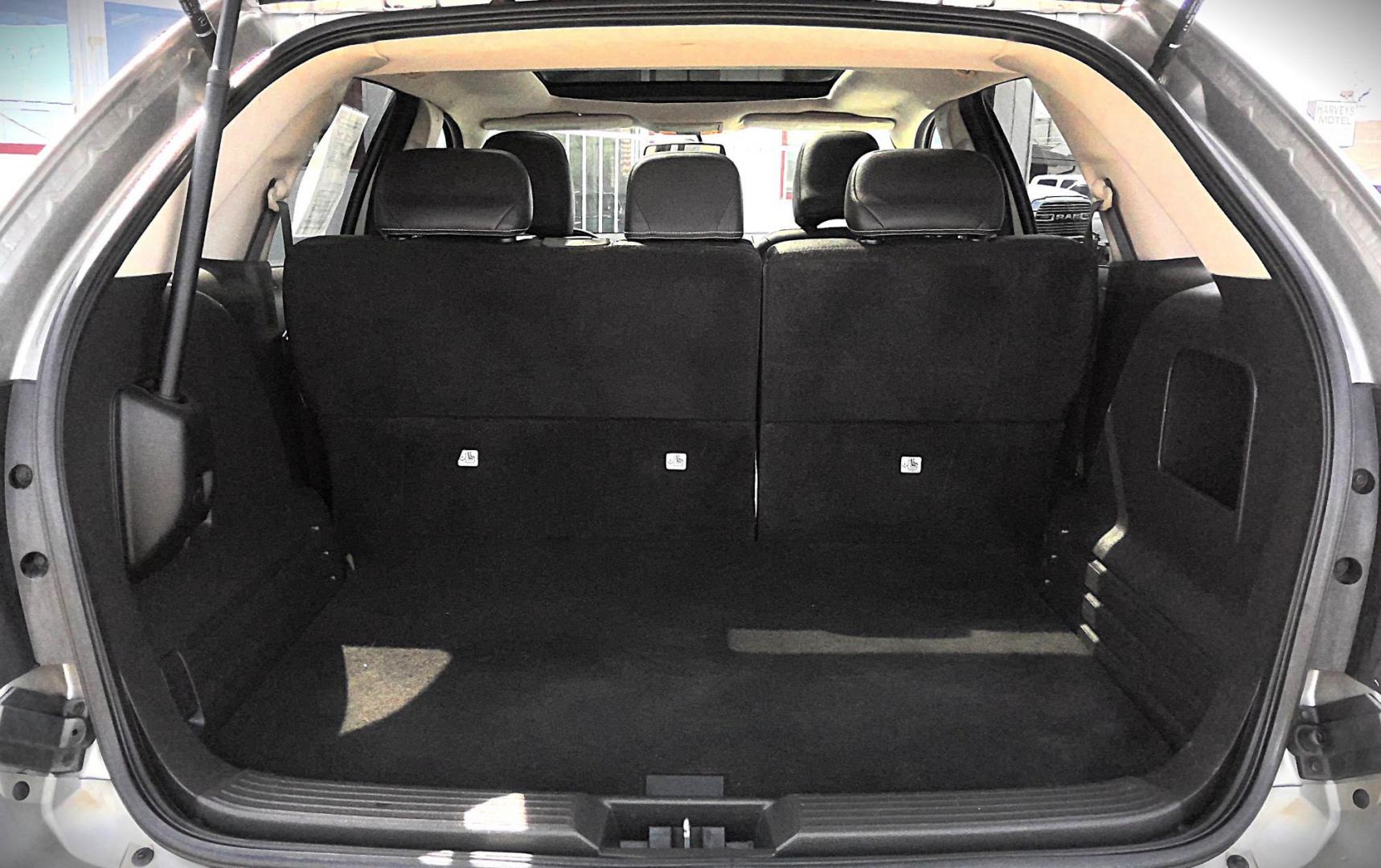 2008 GRAY Ford Edge SEL FWD (2FMDK38C88B) with an 3.5L V6 DOHC 24V engine, 6-Speed Automatic Overdrive transmission, located at 502 S. Riverside Avenue, Medford, OR, 97501, (541) 773-3136, 42.322803, -122.867477 - Photo#3