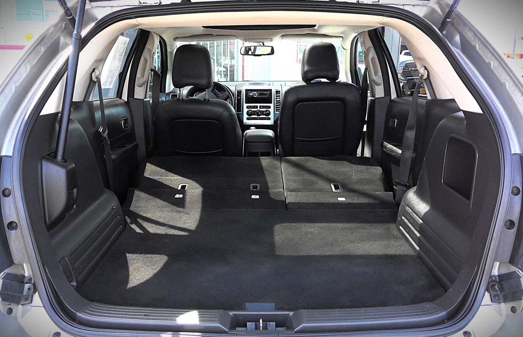 2008 GRAY Ford Edge SEL FWD (2FMDK38C88B) with an 3.5L V6 DOHC 24V engine, 6-Speed Automatic Overdrive transmission, located at 502 S. Riverside Avenue, Medford, OR, 97501, (541) 773-3136, 42.322803, -122.867477 - Photo#4
