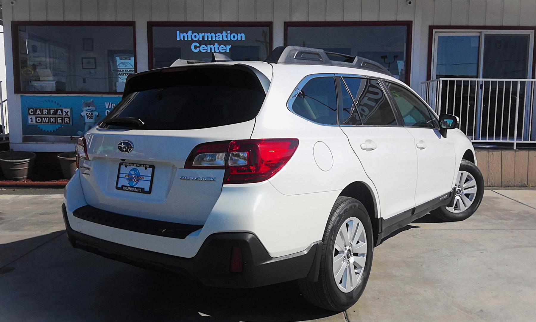 2019 WHITE Subaru Outback 2.5i Premium (4S4BSAHC6K3) with an 2.5L H4 DOHC 16V engine, CVT transmission, located at 502 S. Riverside Avenue, Medford, OR, 97501, (541) 773-3136, 42.322803, -122.867477 - Photo#2