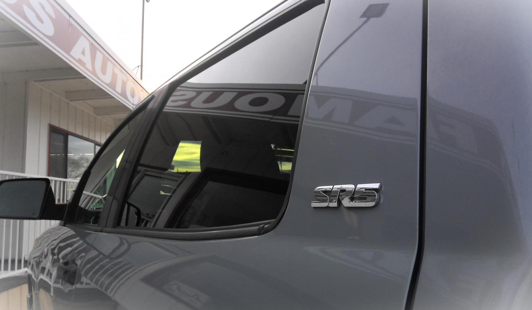 2018 GRAY Toyota Tundra SR5 4.6L V8 CrewMax 4WD (5TFDM5F13JX) with an 4.6L V8 DOHC 32V engine, 6A transmission, located at 502 S. Riverside Avenue, Medford, OR, 97501, (541) 773-3136, 42.322803, -122.867477 - Photo#4