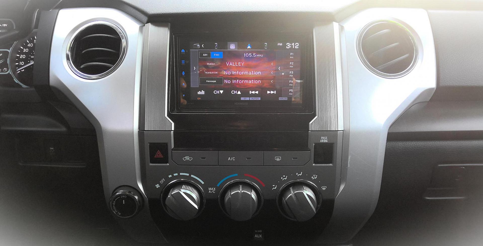 2018 GRAY Toyota Tundra SR5 4.6L V8 CrewMax 4WD (5TFDM5F13JX) with an 4.6L V8 DOHC 32V engine, 6A transmission, located at 502 S. Riverside Avenue, Medford, OR, 97501, (541) 773-3136, 42.322803, -122.867477 - Photo#8