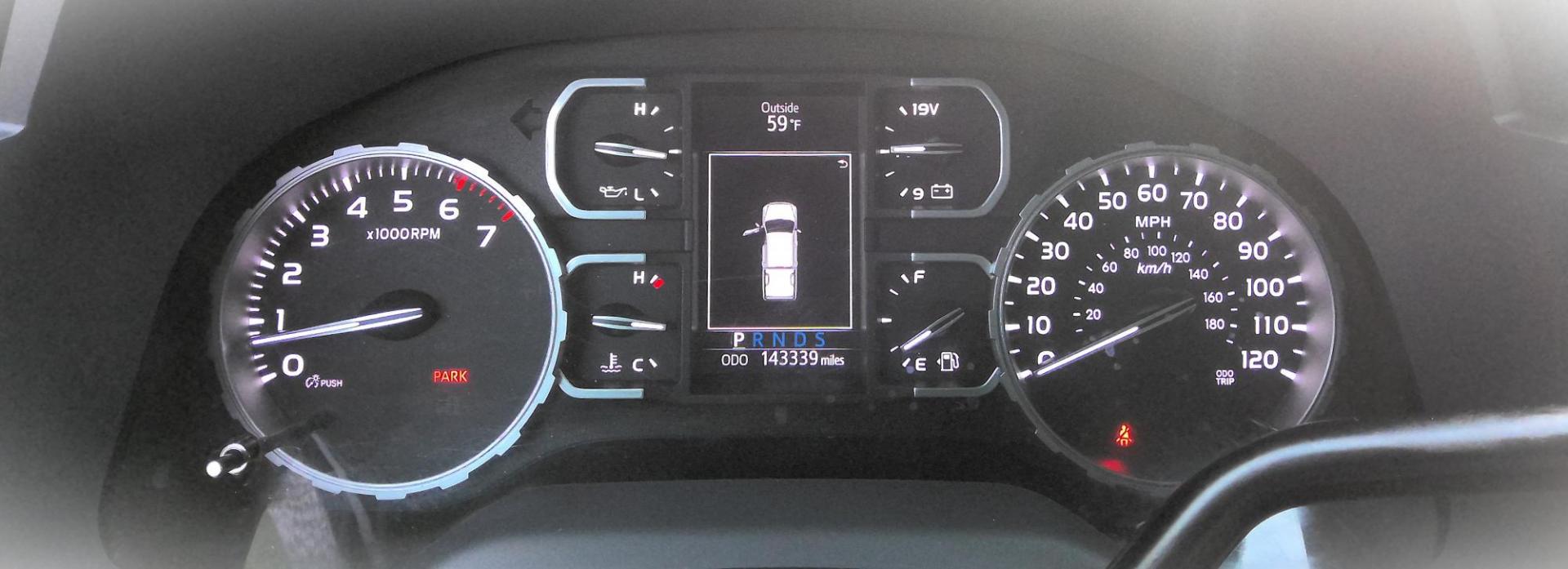 2018 GRAY Toyota Tundra SR5 4.6L V8 CrewMax 4WD (5TFDM5F13JX) with an 4.6L V8 DOHC 32V engine, 6A transmission, located at 502 S. Riverside Avenue, Medford, OR, 97501, (541) 773-3136, 42.322803, -122.867477 - Photo#11