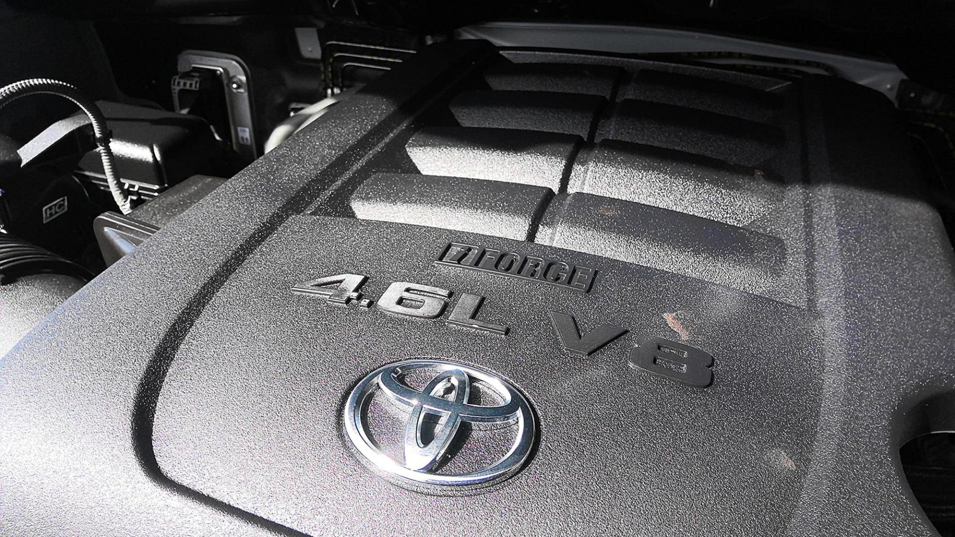 2018 GRAY Toyota Tundra SR5 4.6L V8 CrewMax 4WD (5TFDM5F13JX) with an 4.6L V8 DOHC 32V engine, 6A transmission, located at 502 S. Riverside Avenue, Medford, OR, 97501, (541) 773-3136, 42.322803, -122.867477 - Photo#11