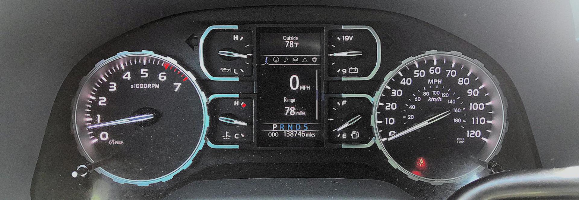 2018 GRAY Toyota Tundra SR5 4.6L V8 CrewMax 4WD (5TFDM5F13JX) with an 4.6L V8 DOHC 32V engine, 6A transmission, located at 502 S. Riverside Avenue, Medford, OR, 97501, (541) 773-3136, 42.322803, -122.867477 - Photo#6