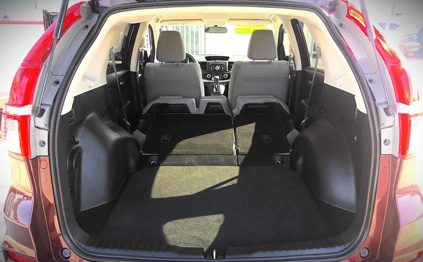 2015 RED Honda CR-V LX 2WD (2HKRM3H30FH) with an 2.4L L4 DOHC 16V engine, Continuously Variable Transmission transmission, located at 502 S. Riverside Avenue, Medford, OR, 97501, (541) 773-3136, 42.322803, -122.867477 - Photo#4