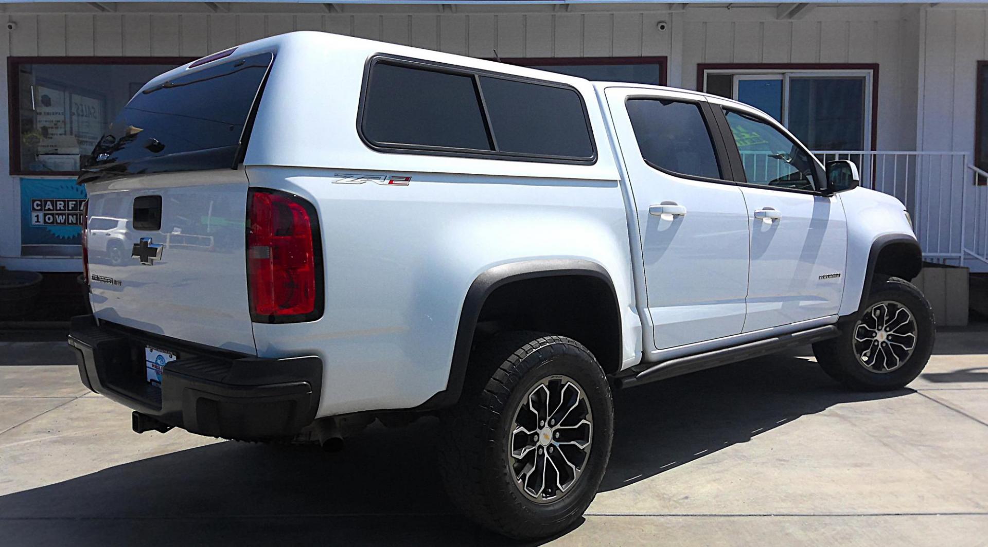 2018 WHITE Chevrolet Colorado ZR2 Crew Cab 4WD Short Box (1GCGTEEN0J1) with an 3.6L V6 DOHC 24V GAS engine, 6A transmission, located at 502 S. Riverside Avenue, Medford, OR, 97501, (541) 773-3136, 42.322803, -122.867477 - Photo#3
