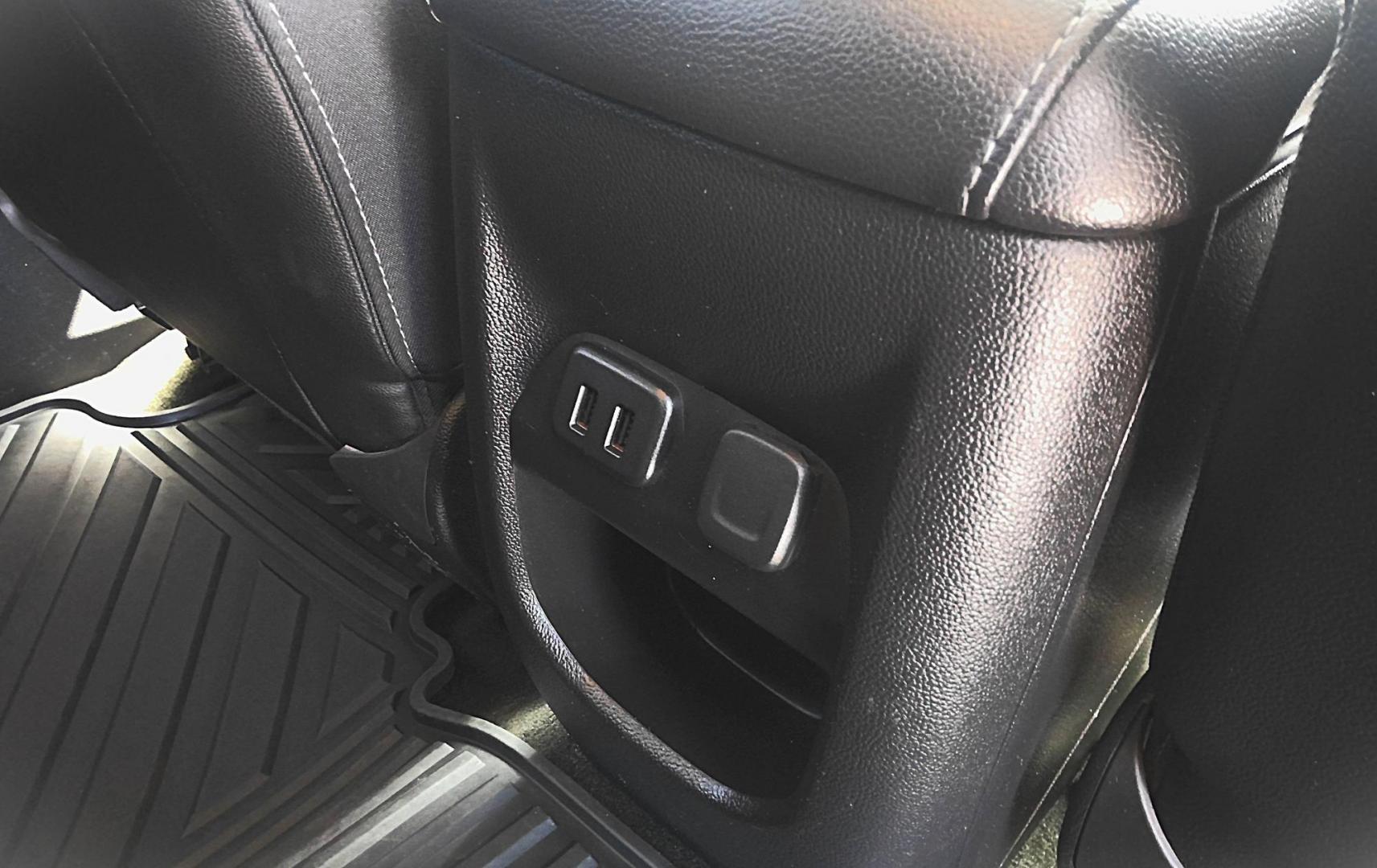 2018 WHITE Chevrolet Colorado ZR2 Crew Cab 4WD Short Box (1GCGTEEN0J1) with an 3.6L V6 DOHC 24V GAS engine, 6A transmission, located at 502 S. Riverside Avenue, Medford, OR, 97501, (541) 773-3136, 42.322803, -122.867477 - Photo#8