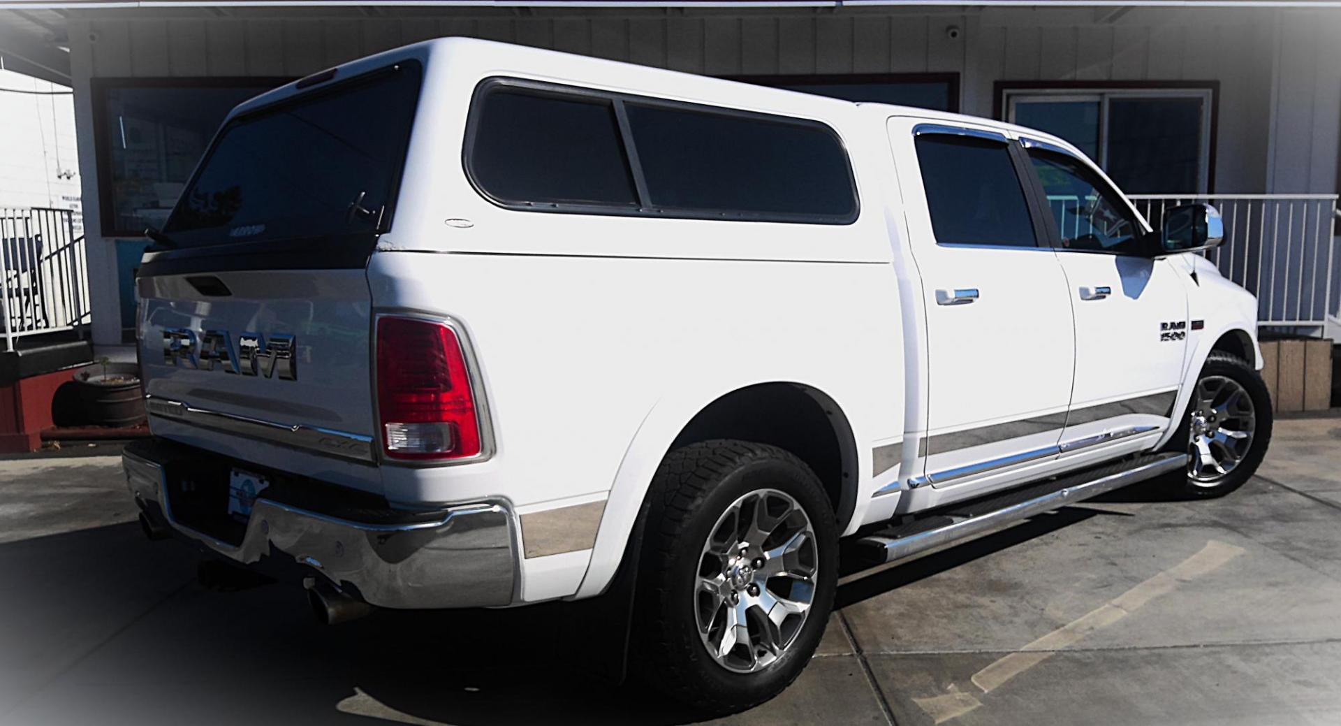 2017 WHITE RAM 1500 Longhorn Crew Cab SWB 4WD (1C6RR7PT7HS) with an 5.7L V8 OHV 16V engine, 8A transmission, located at 502 S. Riverside Avenue, Medford, OR, 97501, (541) 773-3136, 42.322803, -122.867477 - Photo#2