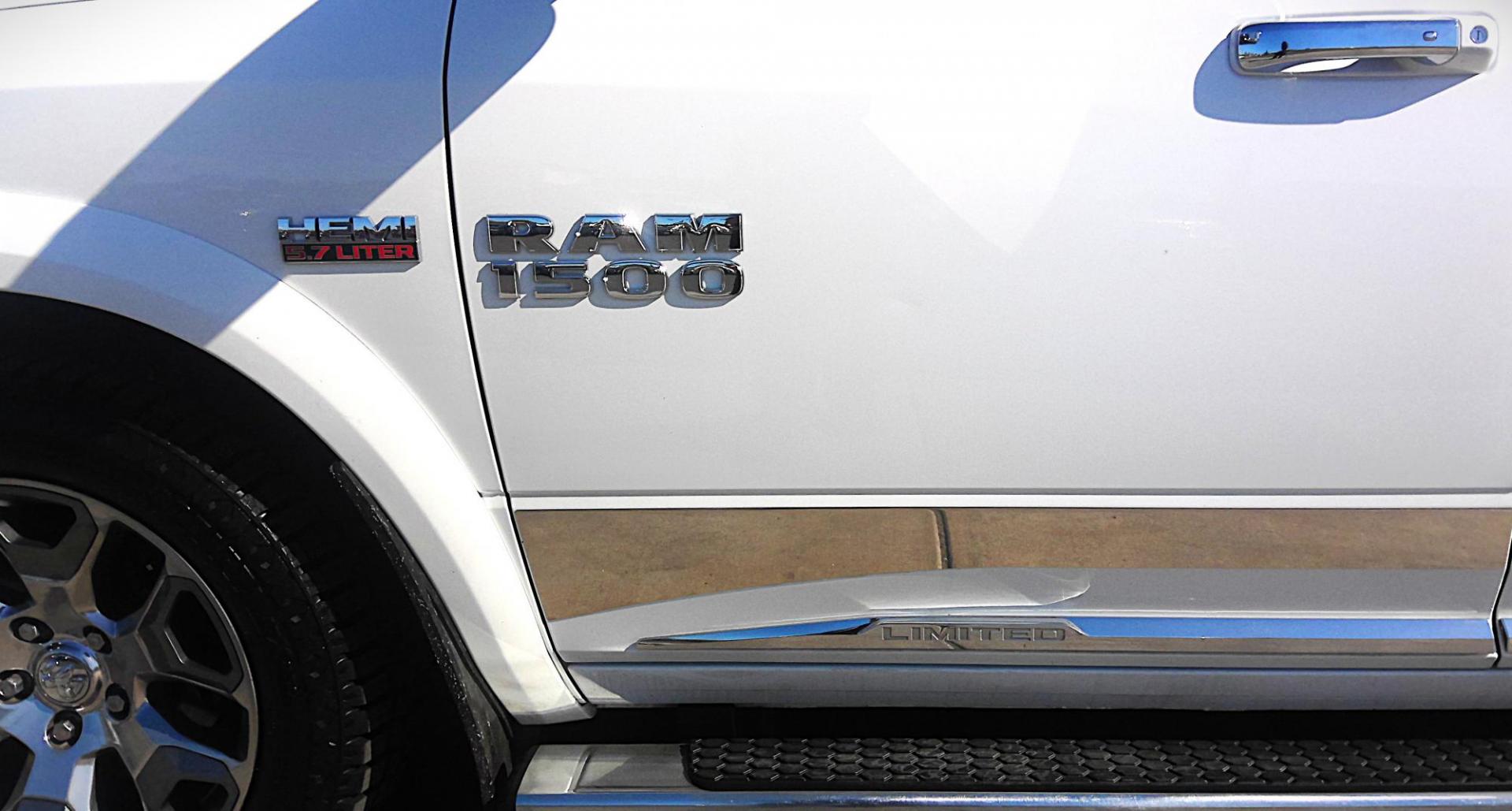 2017 WHITE RAM 1500 Longhorn Crew Cab SWB 4WD (1C6RR7PT7HS) with an 5.7L V8 OHV 16V engine, 8A transmission, located at 502 S. Riverside Avenue, Medford, OR, 97501, (541) 773-3136, 42.322803, -122.867477 - Photo#4