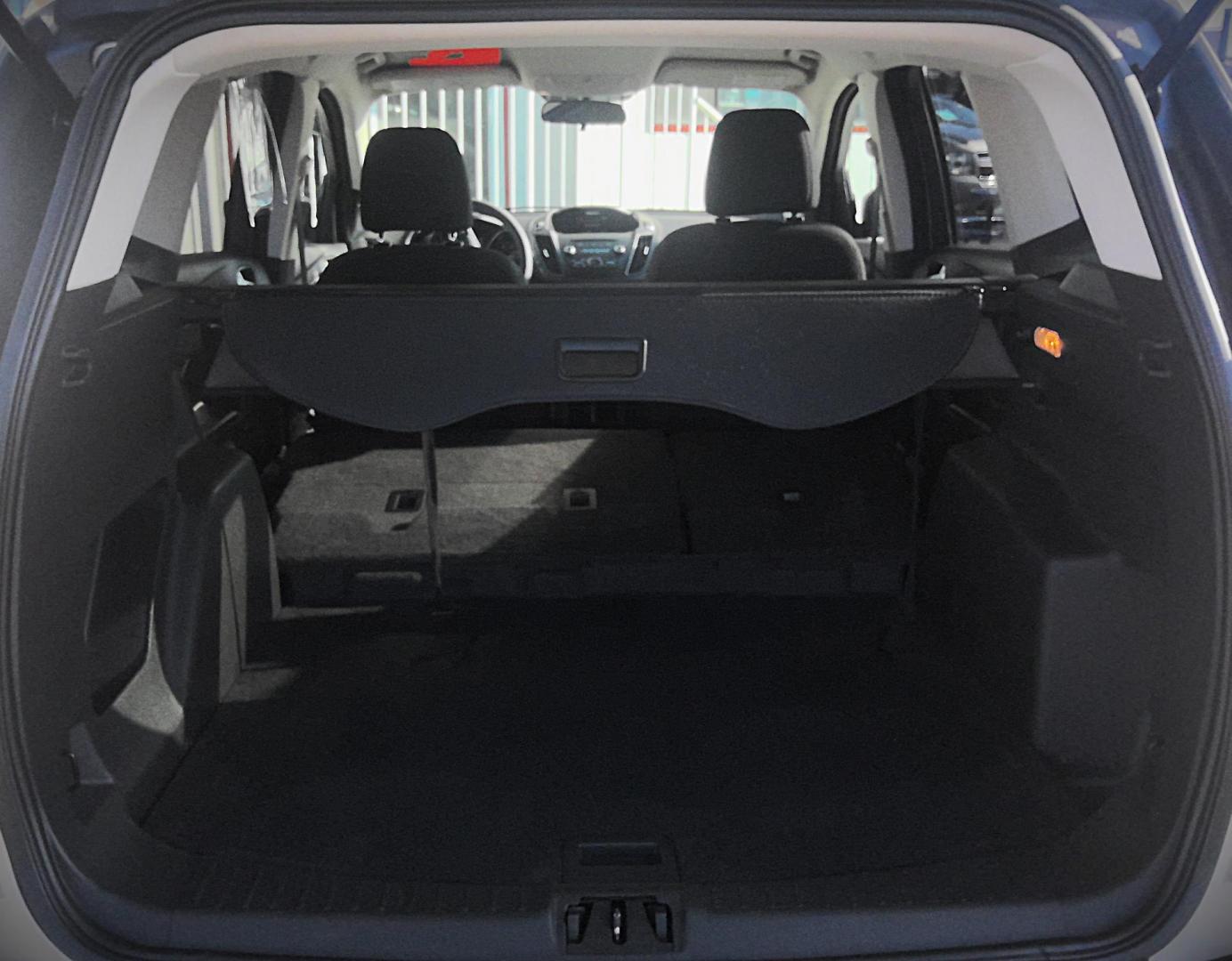 2017 GOLD Ford Escape SE 4WD (1FMCU9GD5HU) with an 1.5L L4 DOHC 16V engine, 6A transmission, located at 502 S. Riverside Avenue, Medford, OR, 97501, (541) 773-3136, 42.322803, -122.867477 - Photo#4