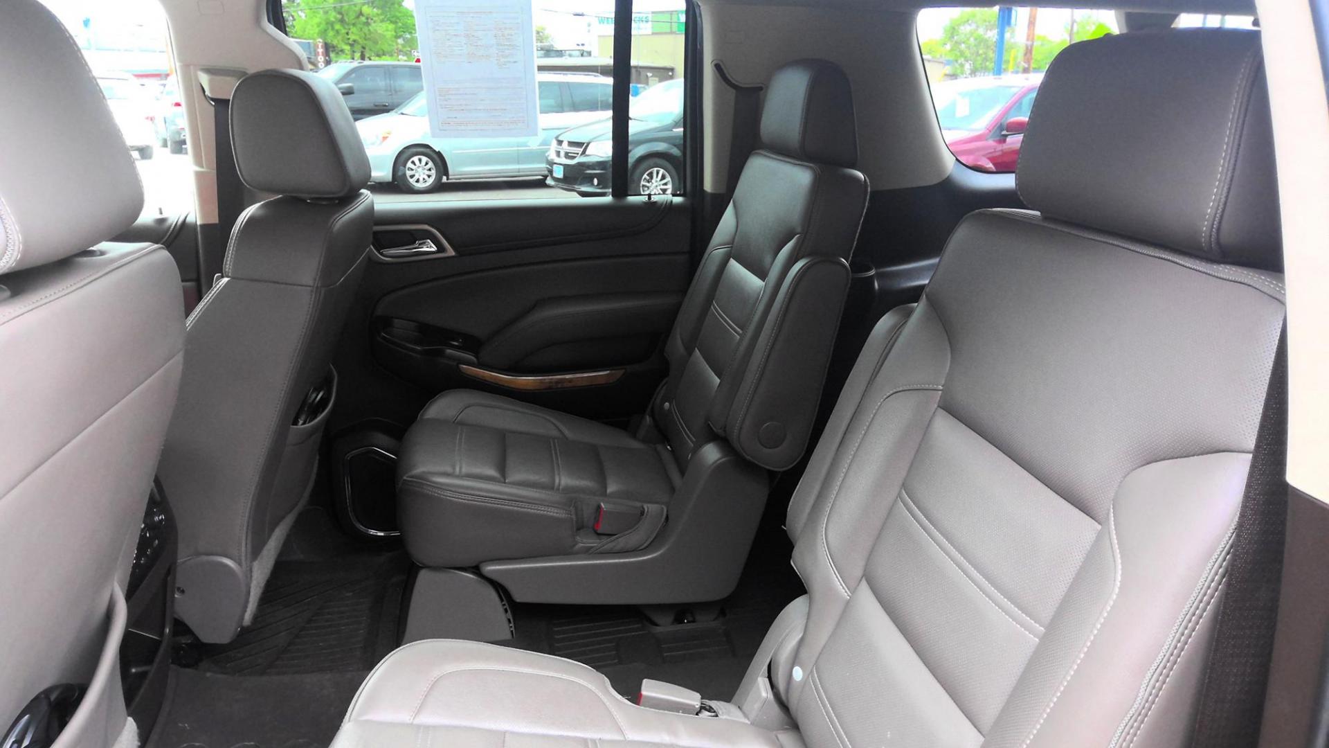 2017 GRAY GMC Yukon XL Denali 4WD (1GKS2HKJ5HR) with an 6.2L V8 OHV 16V engine, 6A transmission, located at 502 S. Riverside Avenue, Medford, OR, 97501, (541) 773-3136, 42.322803, -122.867477 - Photo#7